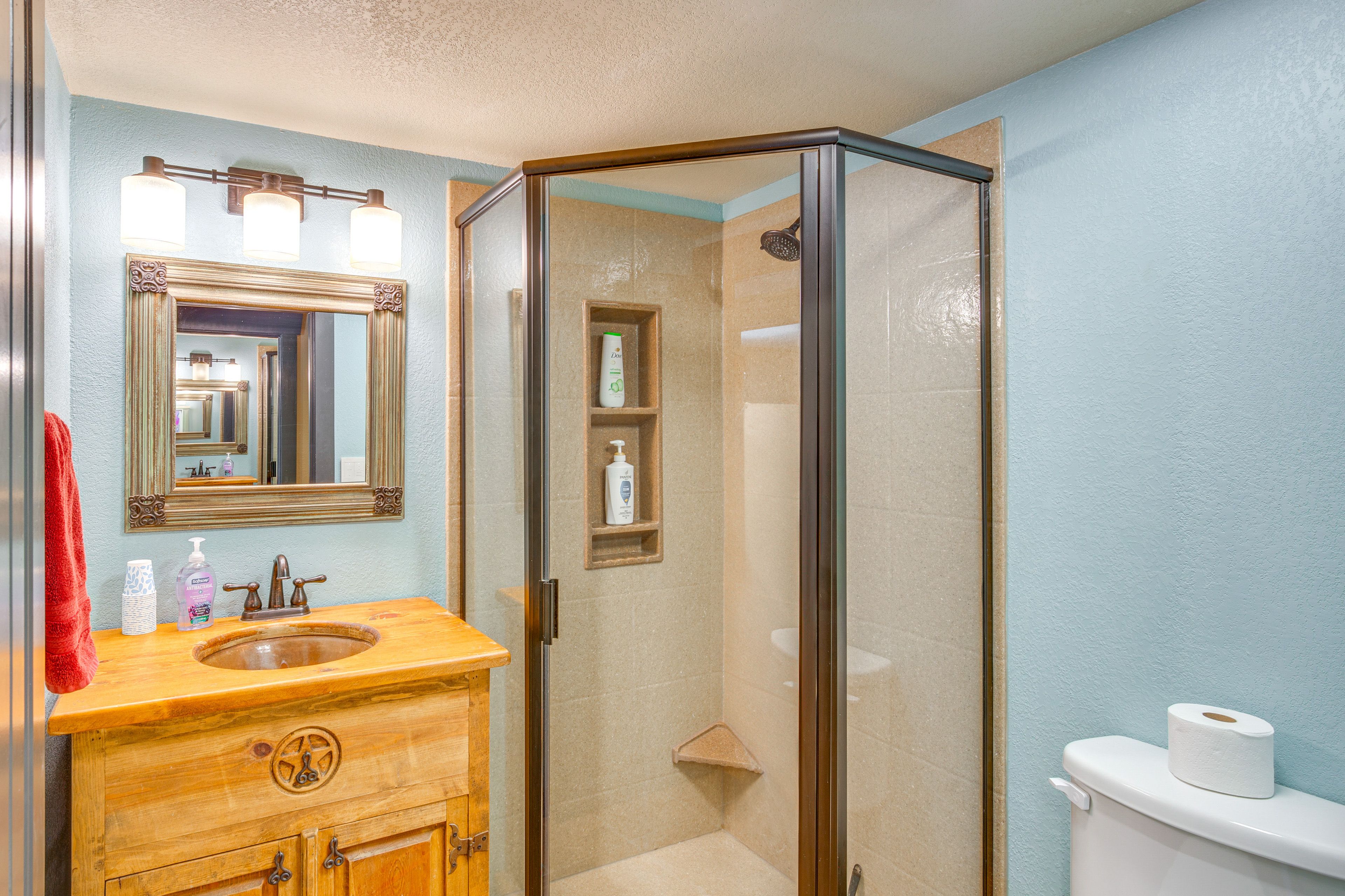 Bathroom | Main Floor