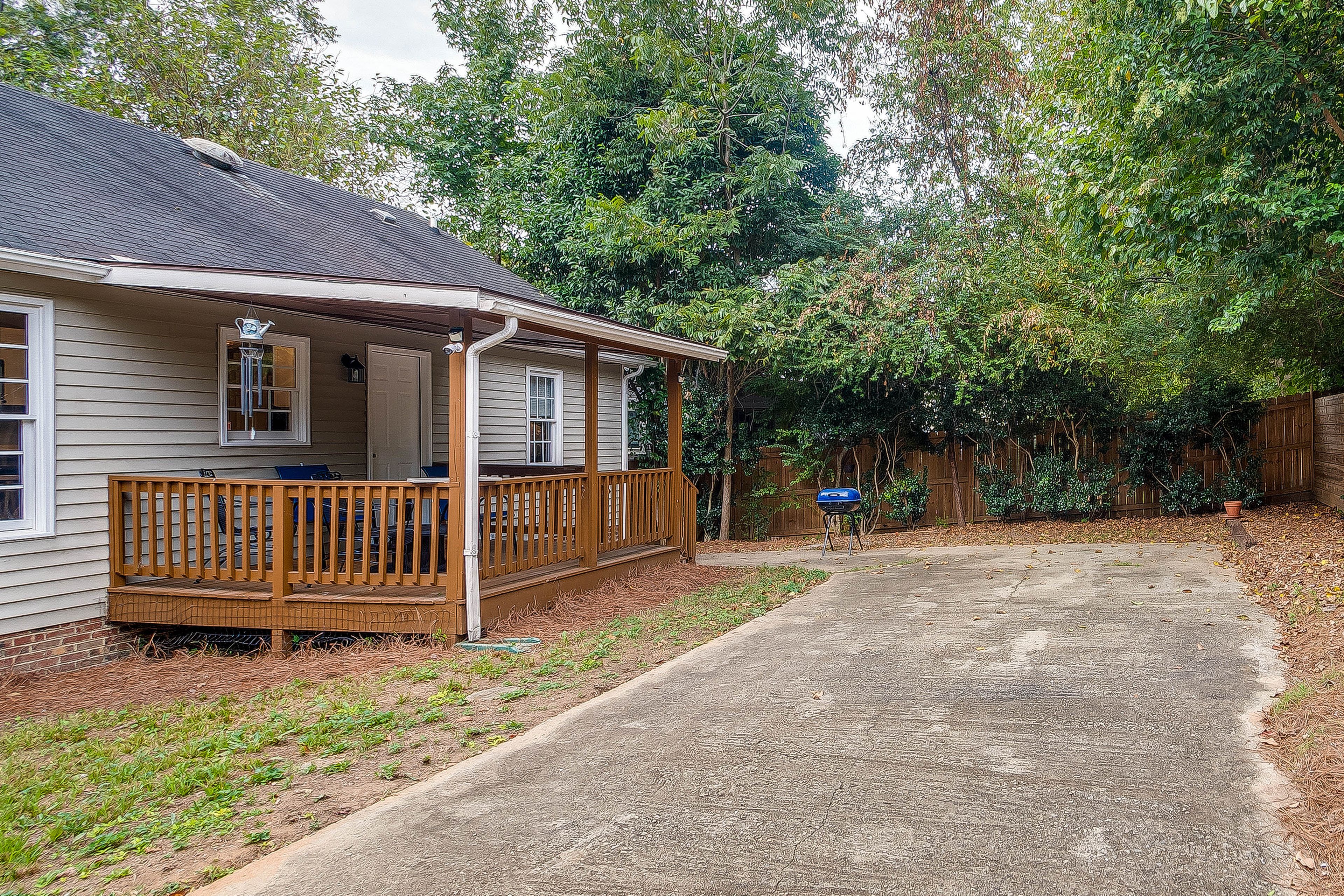 Parking | 2 Front Driveways & 1 Fenced-In Back Driveway (4 Vehicles Max)