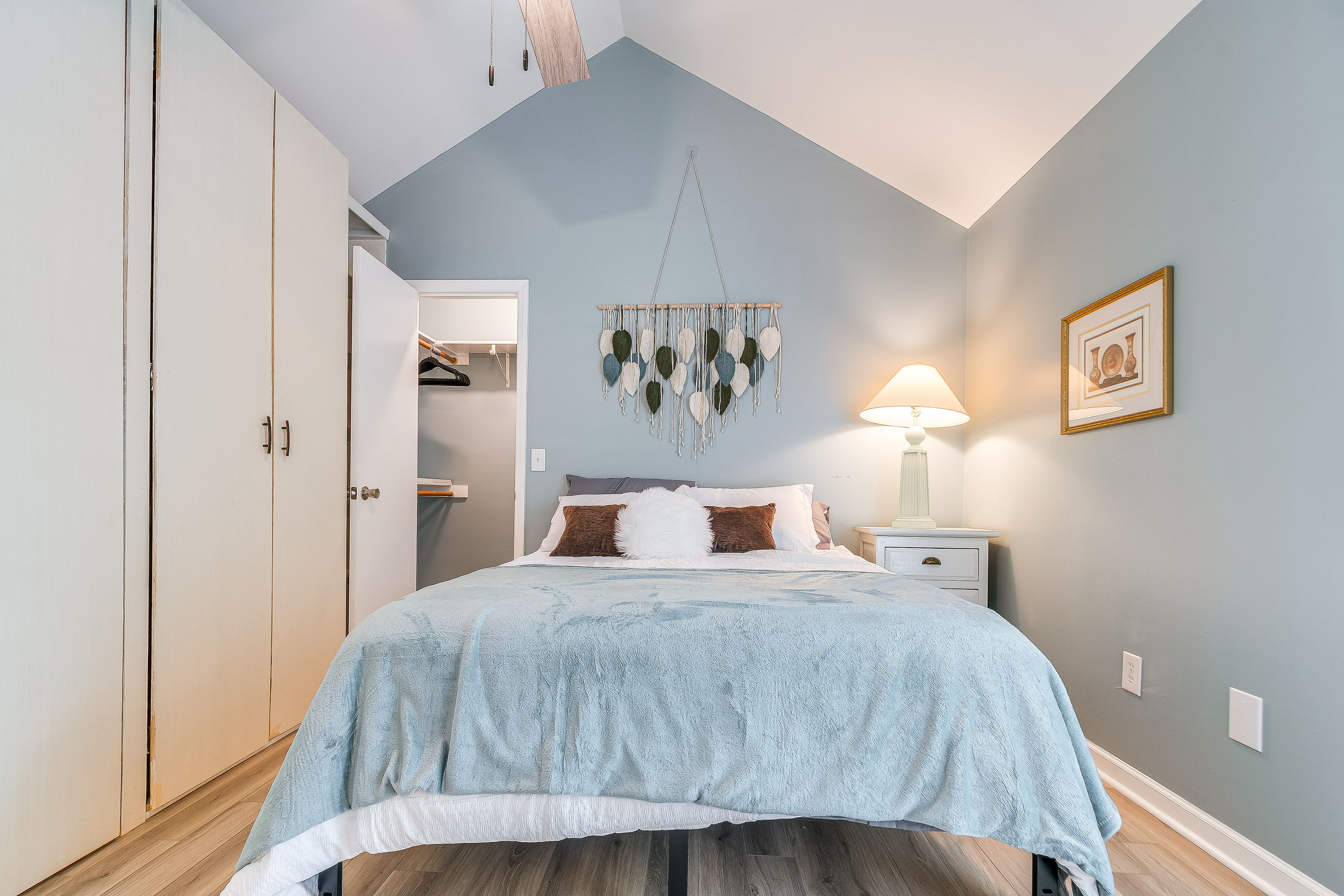 Bedroom 1 | Queen Bed