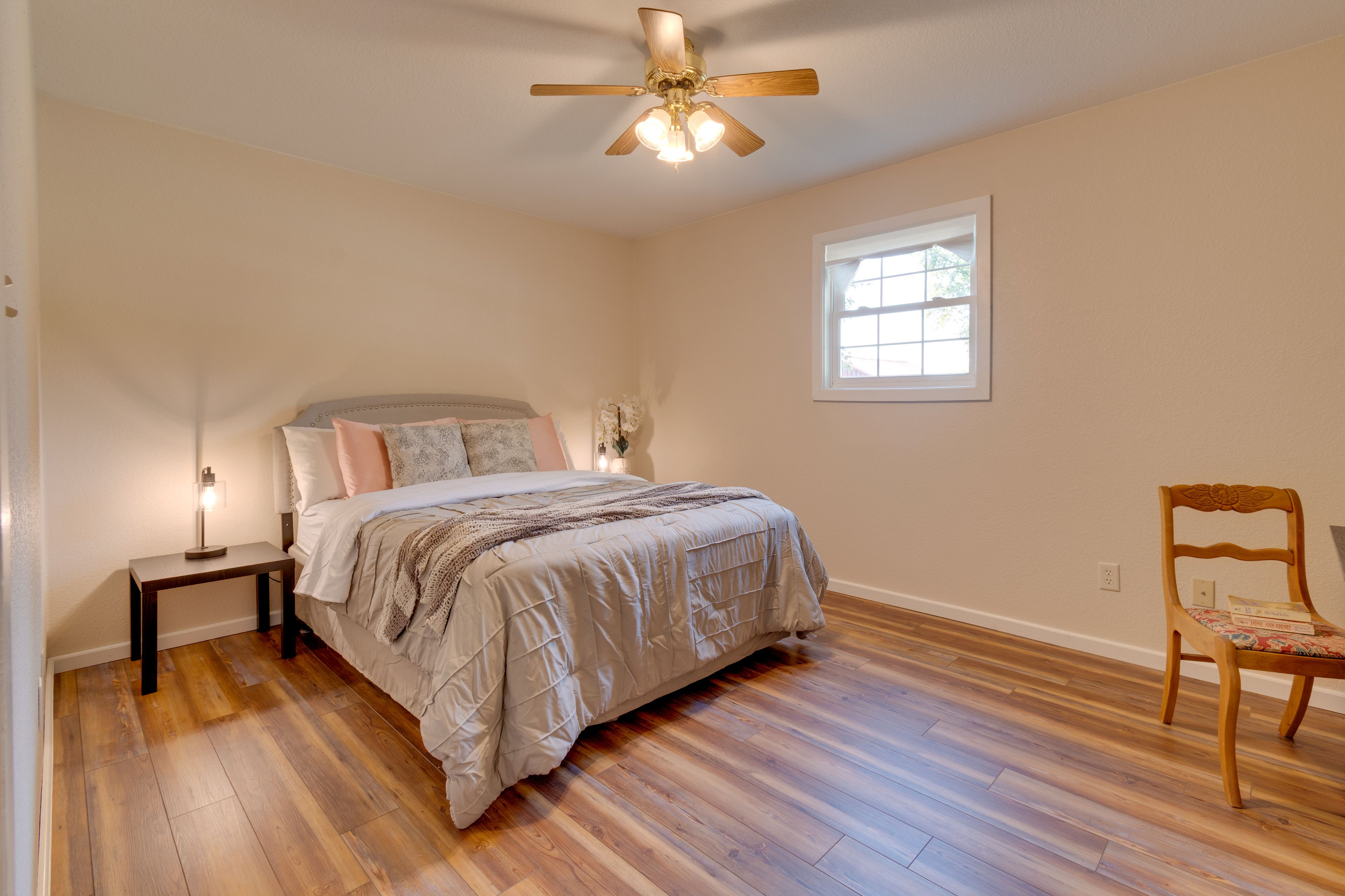 Bedroom 1 | Queen Bed | Smart TV