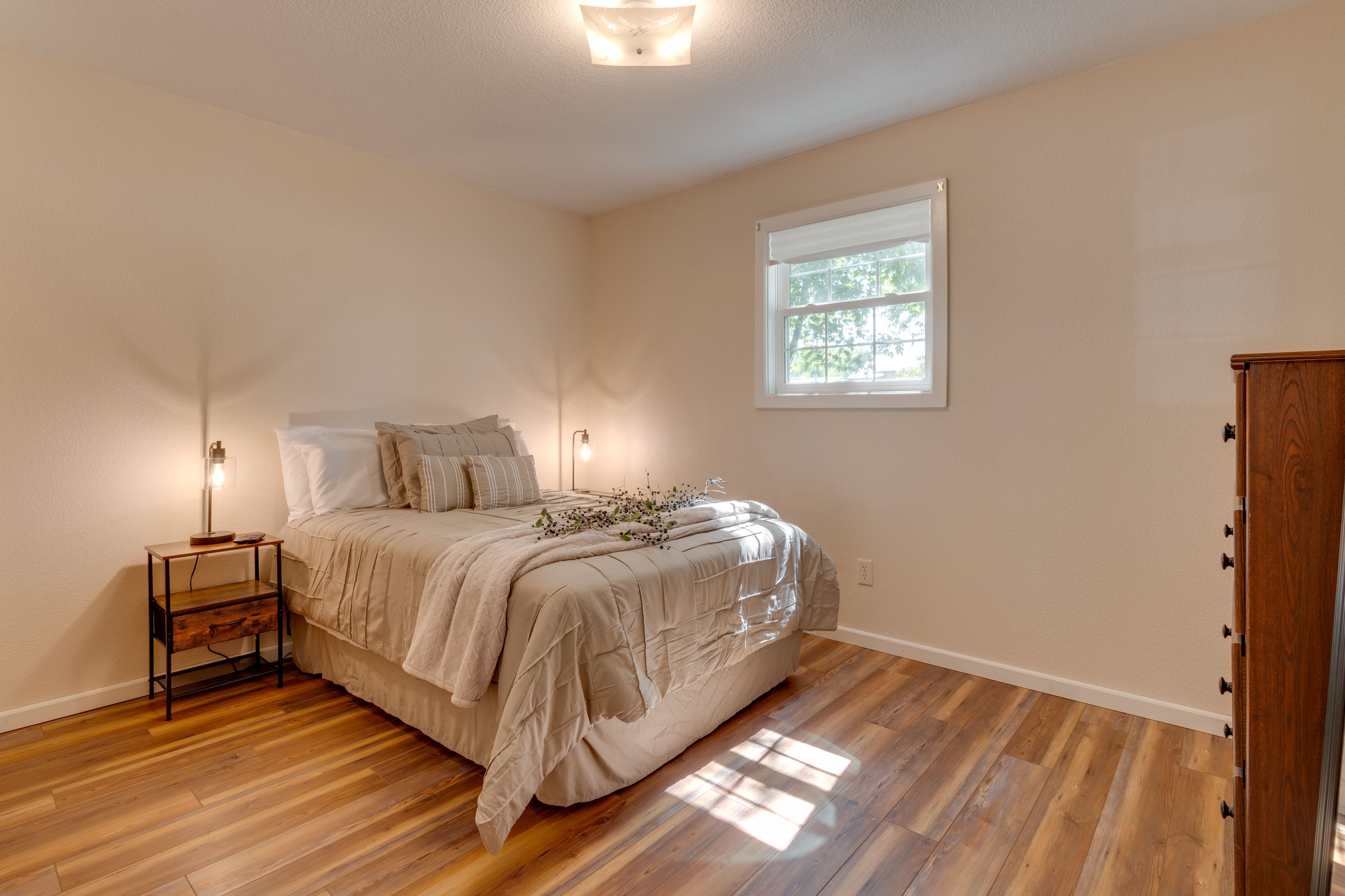 Bedroom 2 | Full Bed | Smart TV