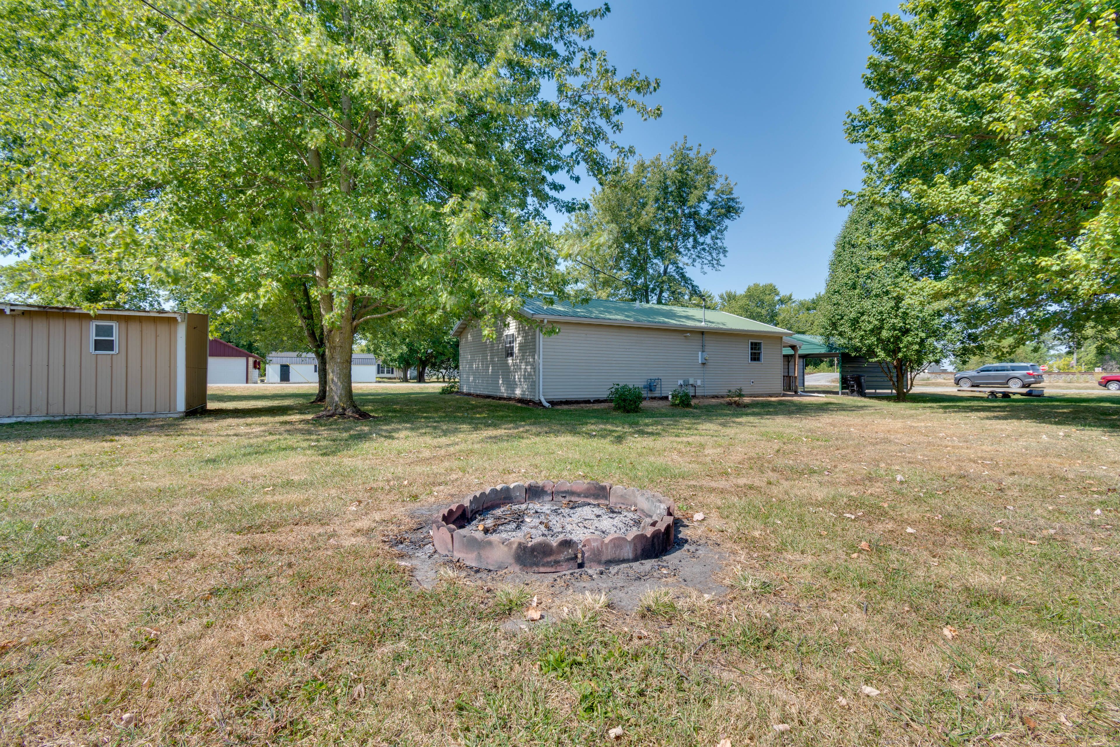 Large Open Yard | Wood-Burning Fire Pit