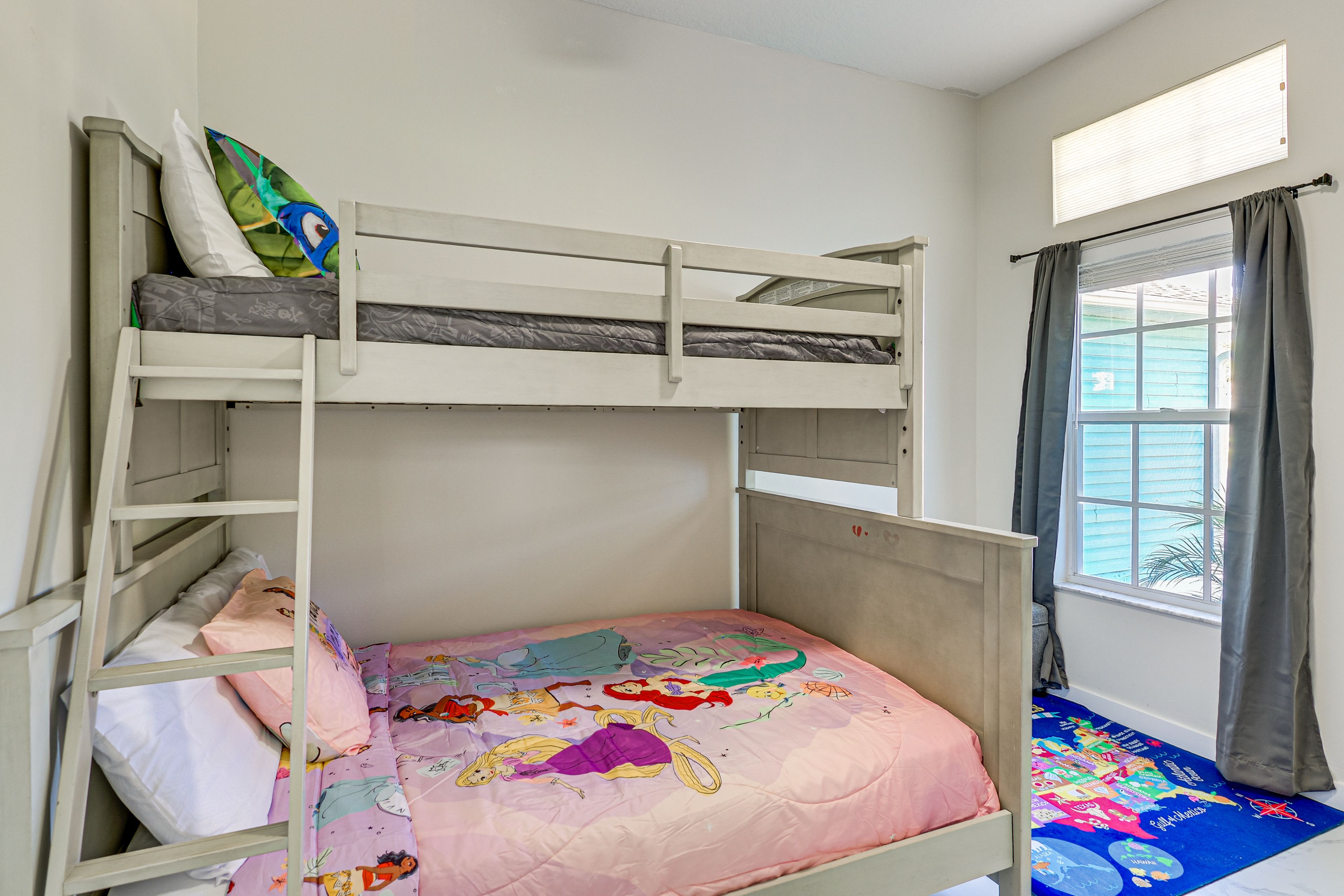 Bedroom 3 | Twin/Full Bunk Bed