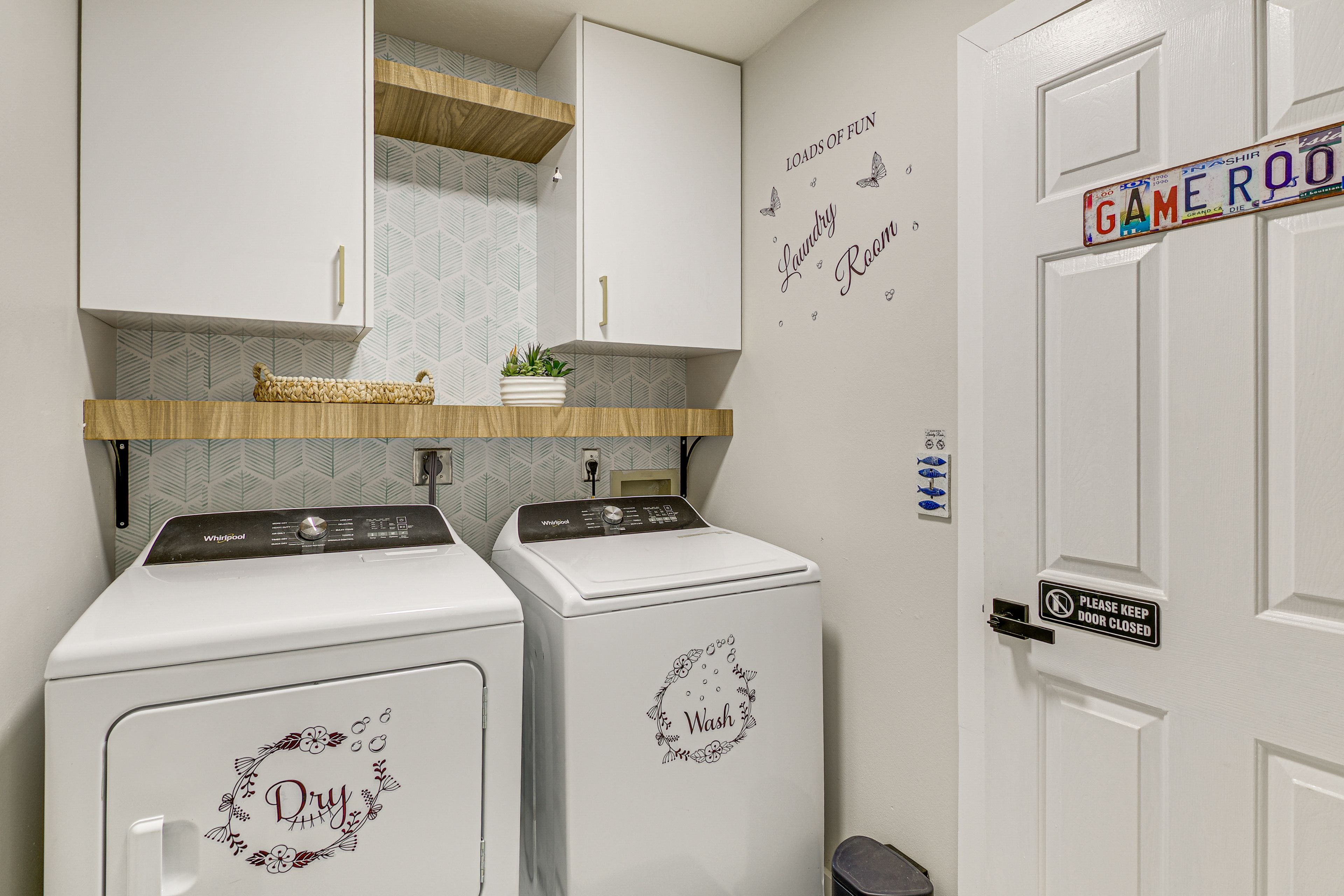 Laundry Room | Washer & Dryer