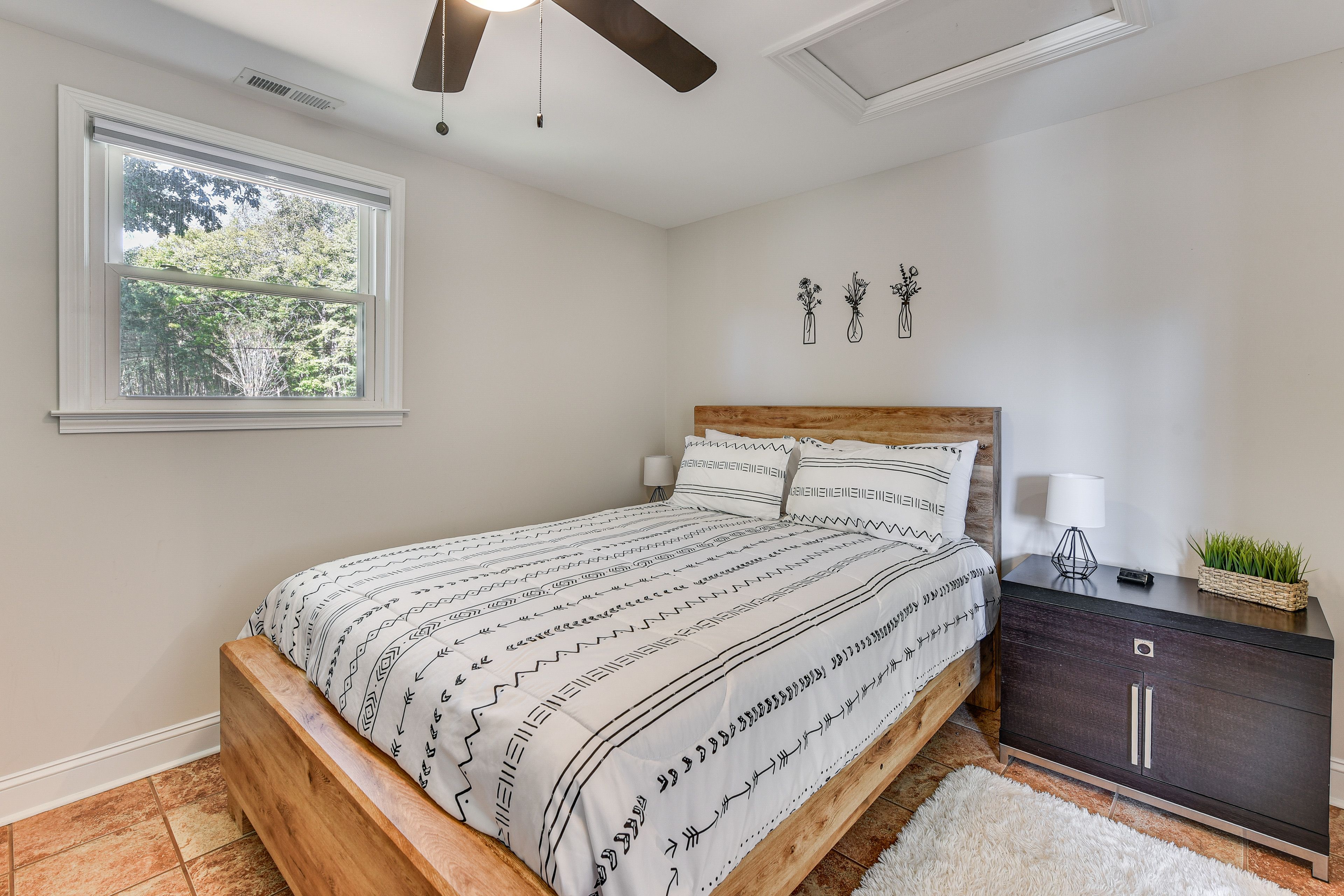 Bedroom 1 | Queen Bed | Linens