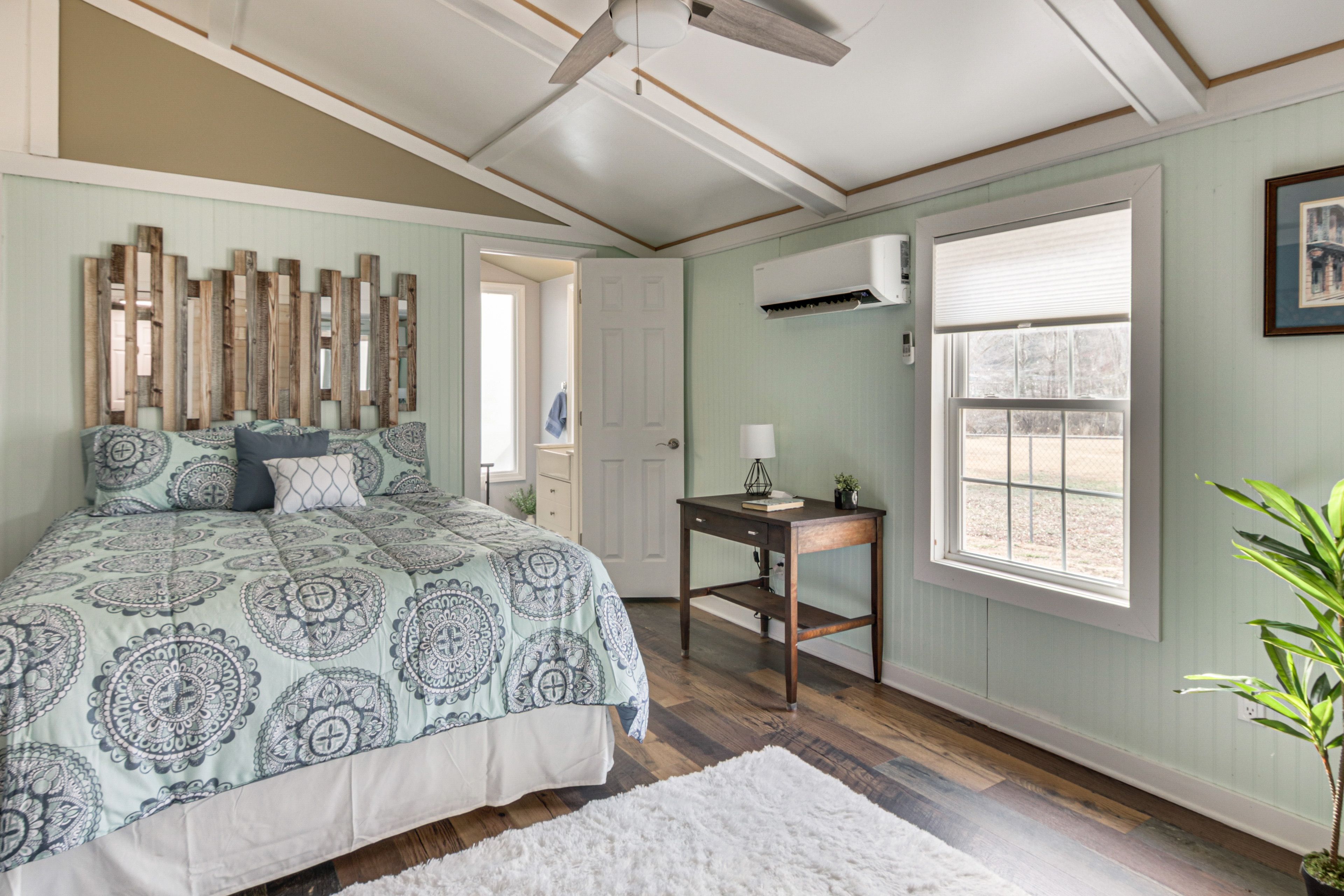 Bedroom 1 | Queen Bed