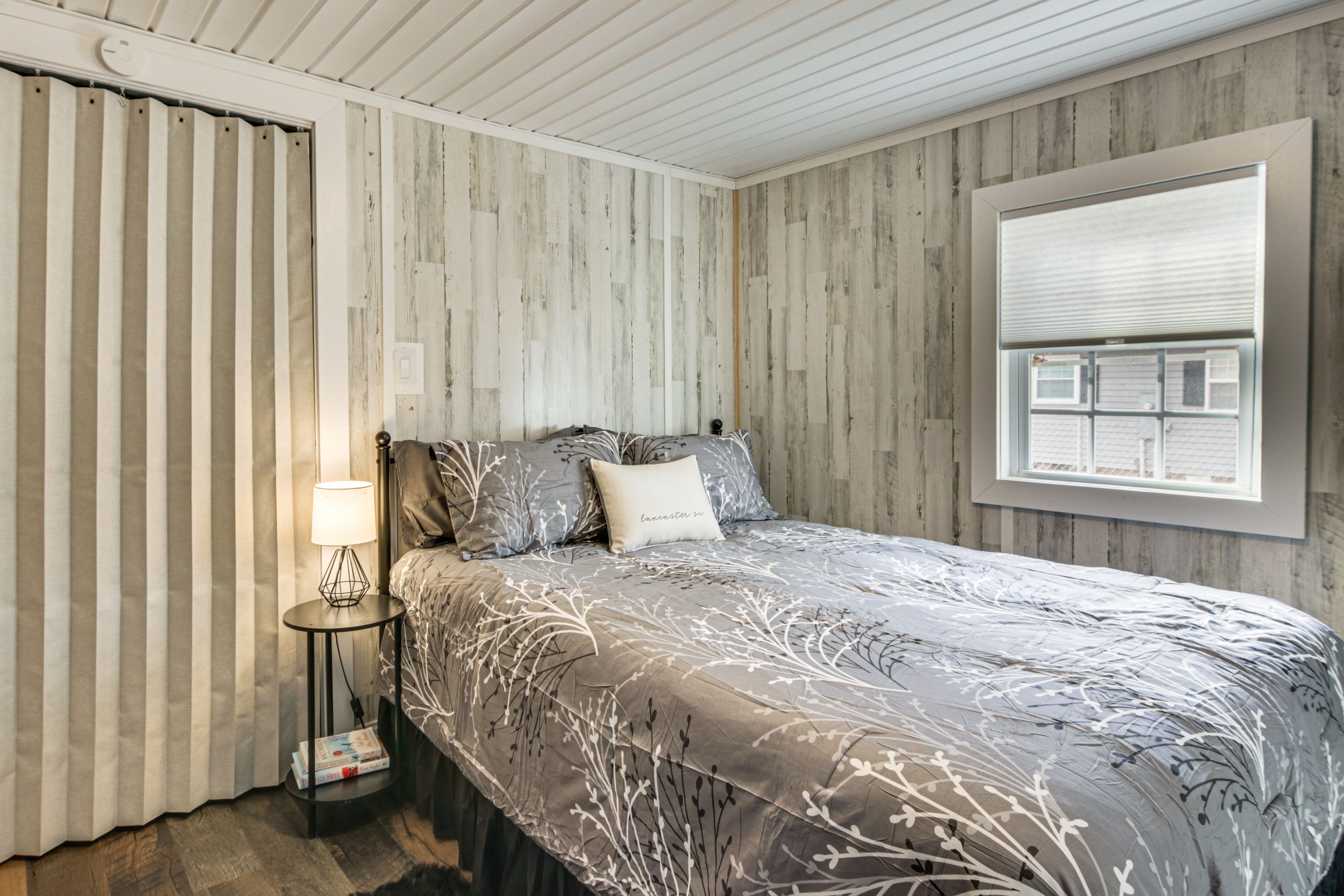 Bedroom 2 | Queen Bed