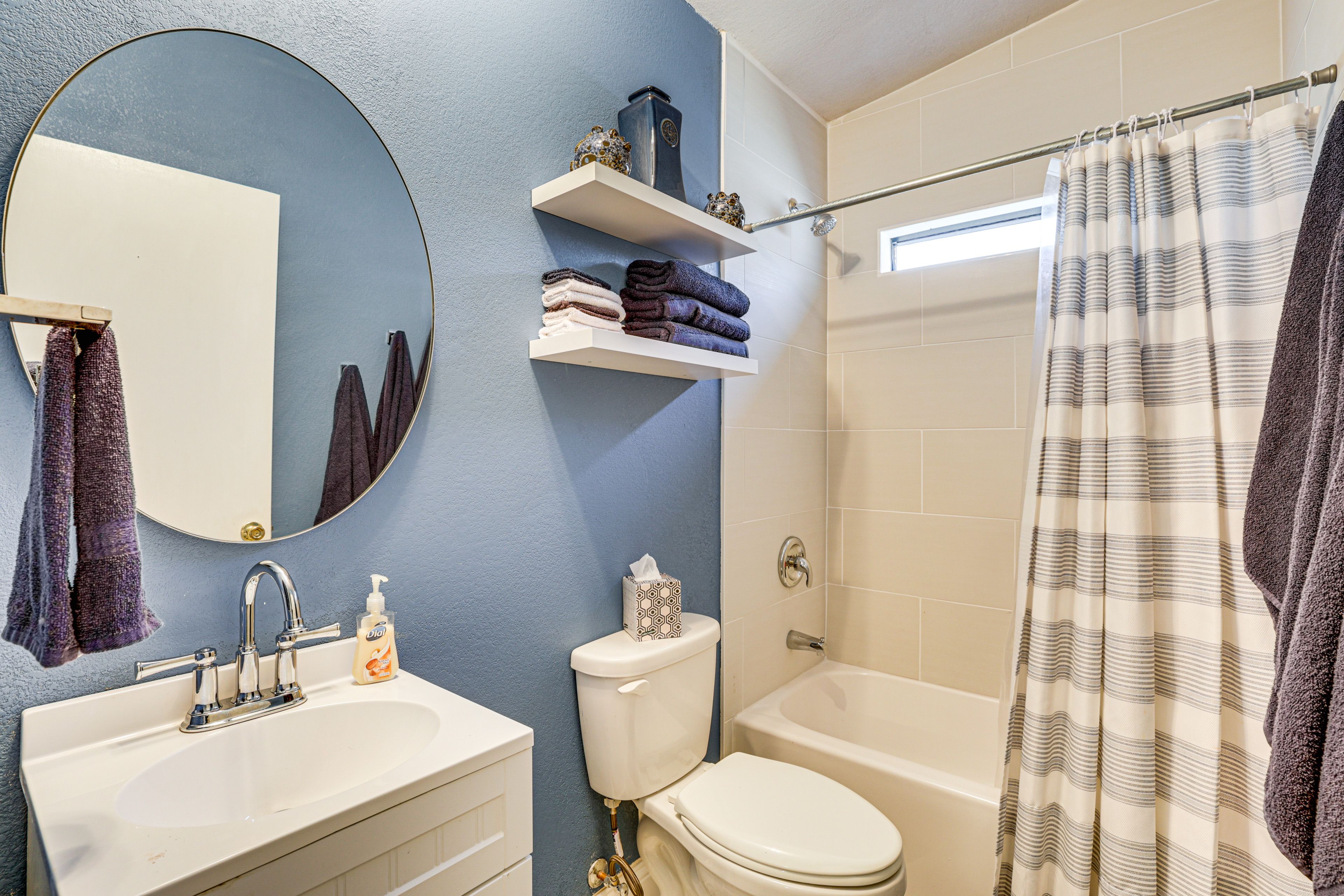 Full Bathroom | Complimentary Toiletries