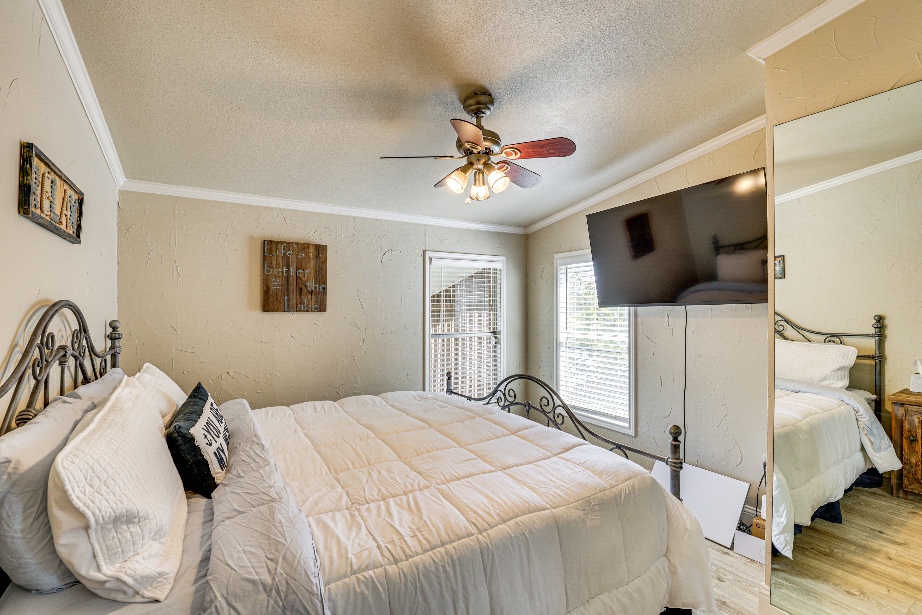 Bedroom 1 | King Bed