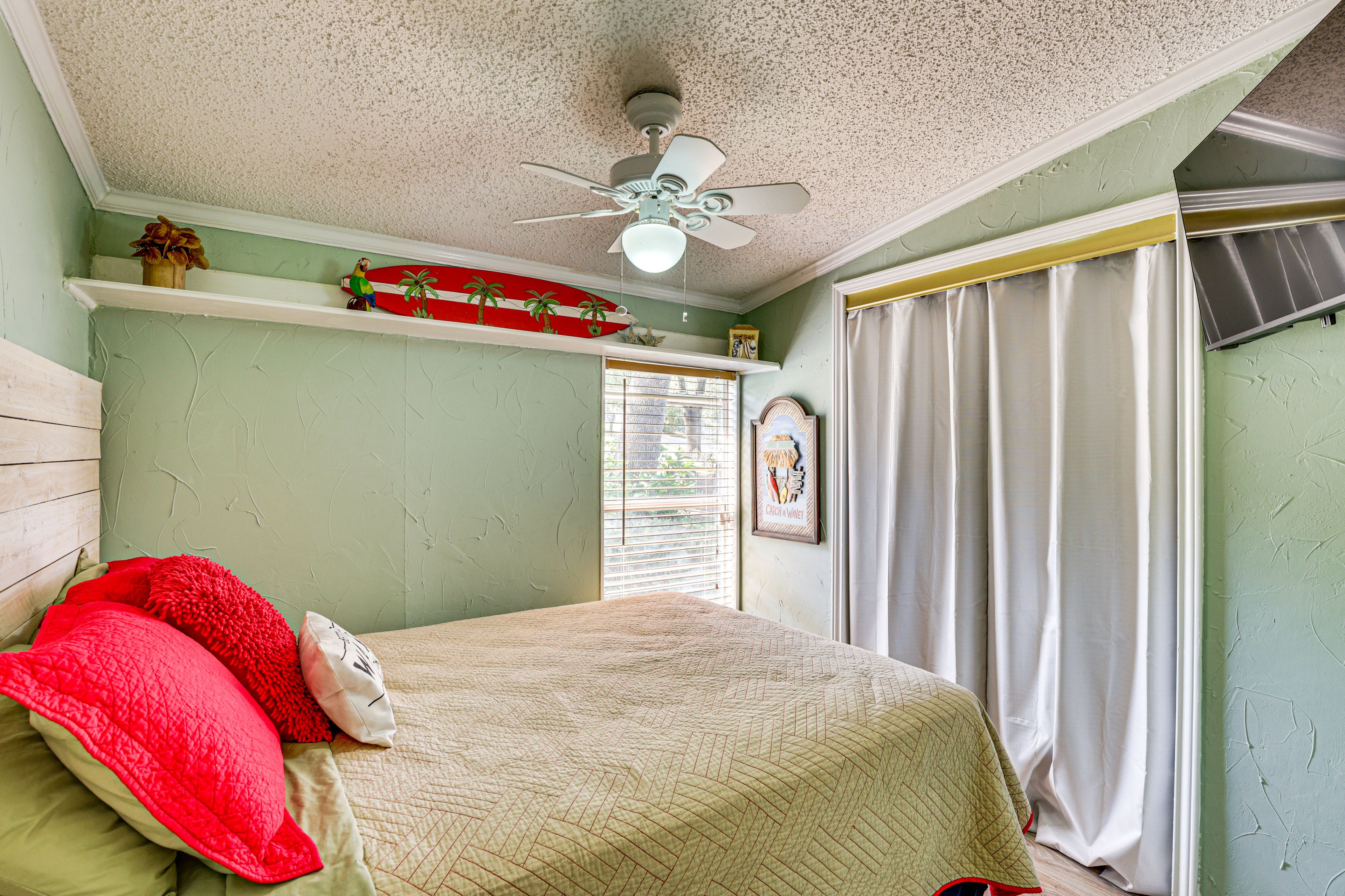 Bedroom 2 | Queen Bed
