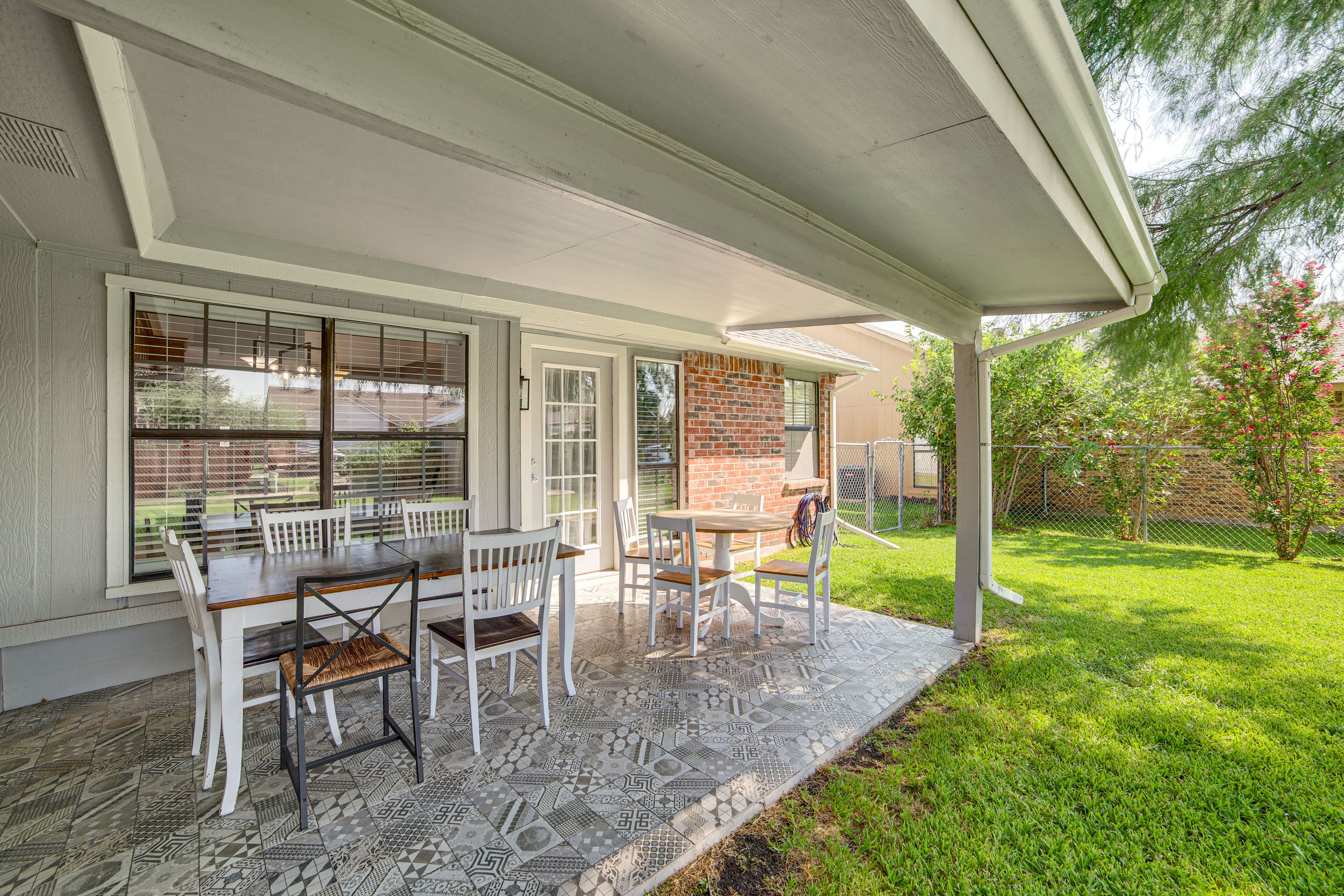 Garland Vacation Rental | 4BR | 3BA | 3,500 Sq Ft | 2 Steps to Access