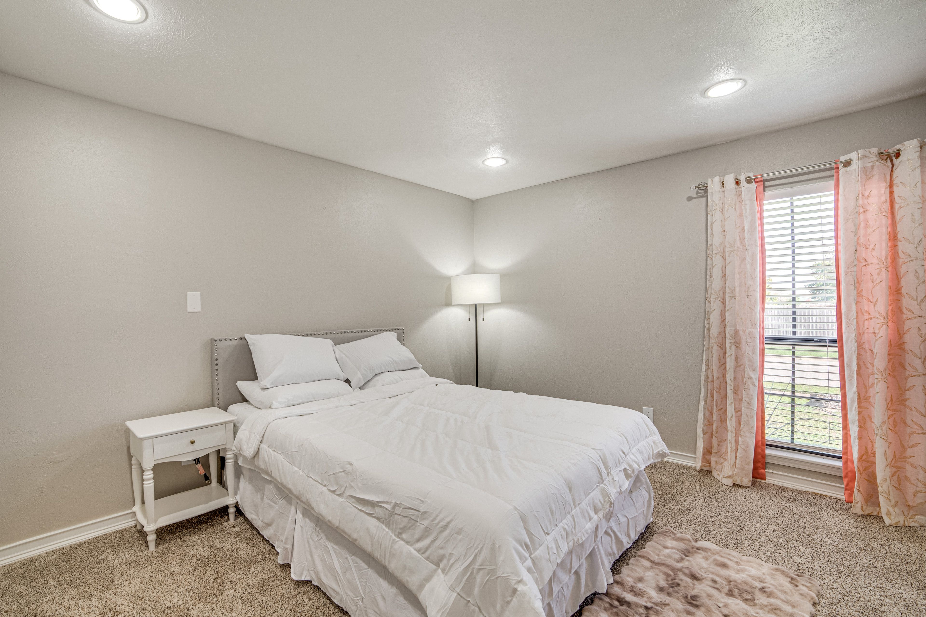 Bedroom 4 | Queen Bed