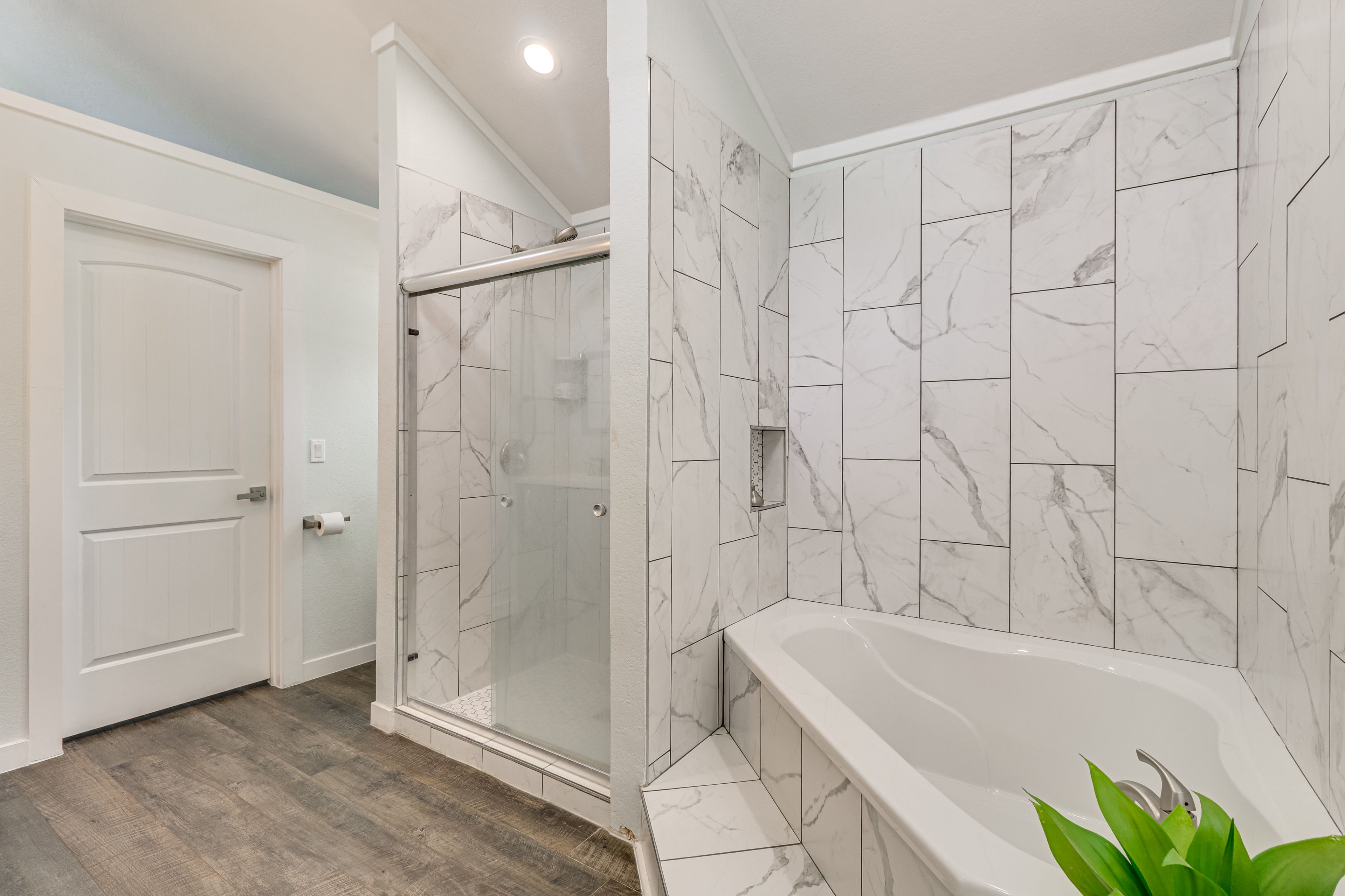 Full Bath | Towels | Hair Dryer | 2nd Floor