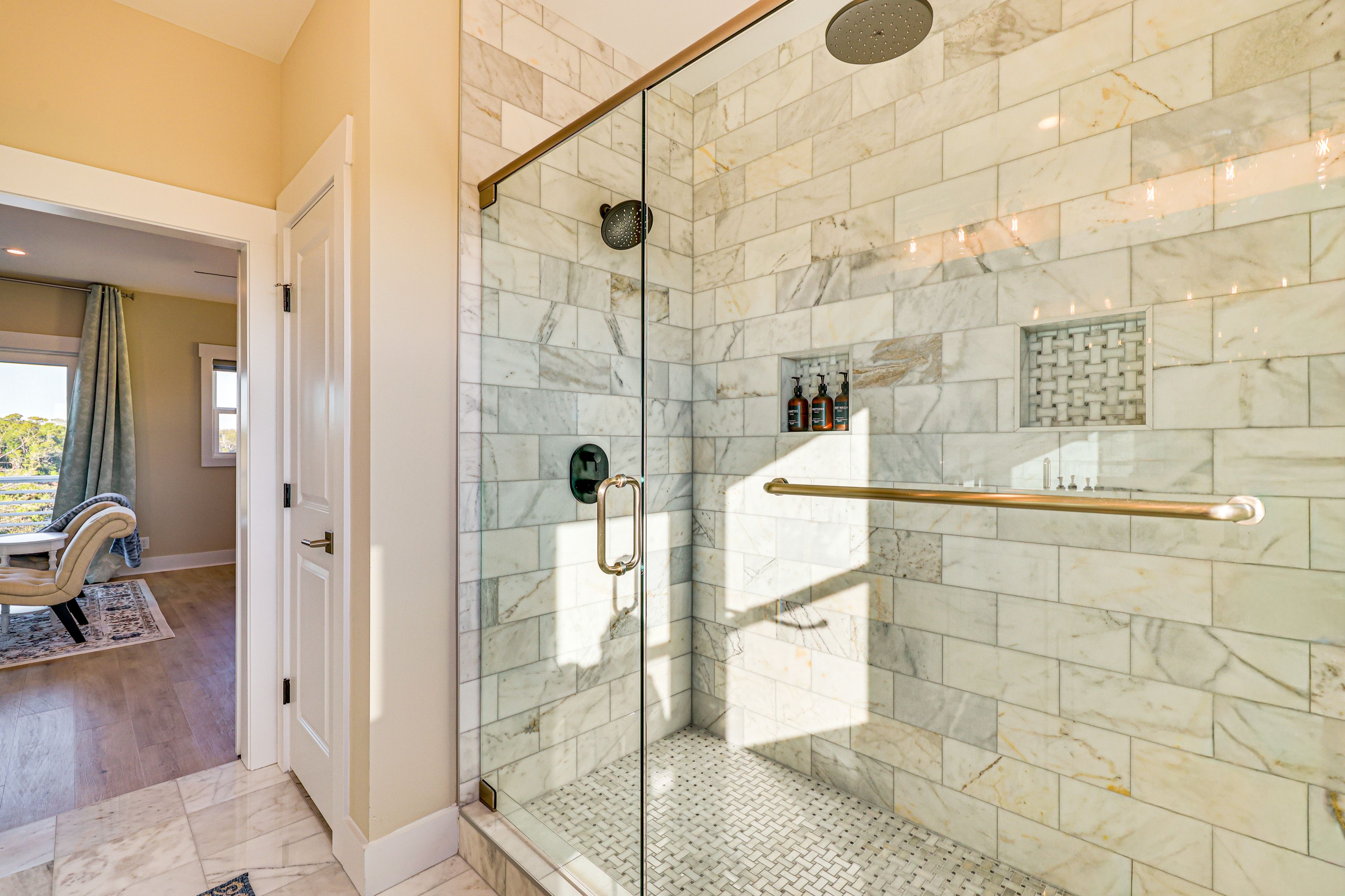 Full Bath | 4th Floor