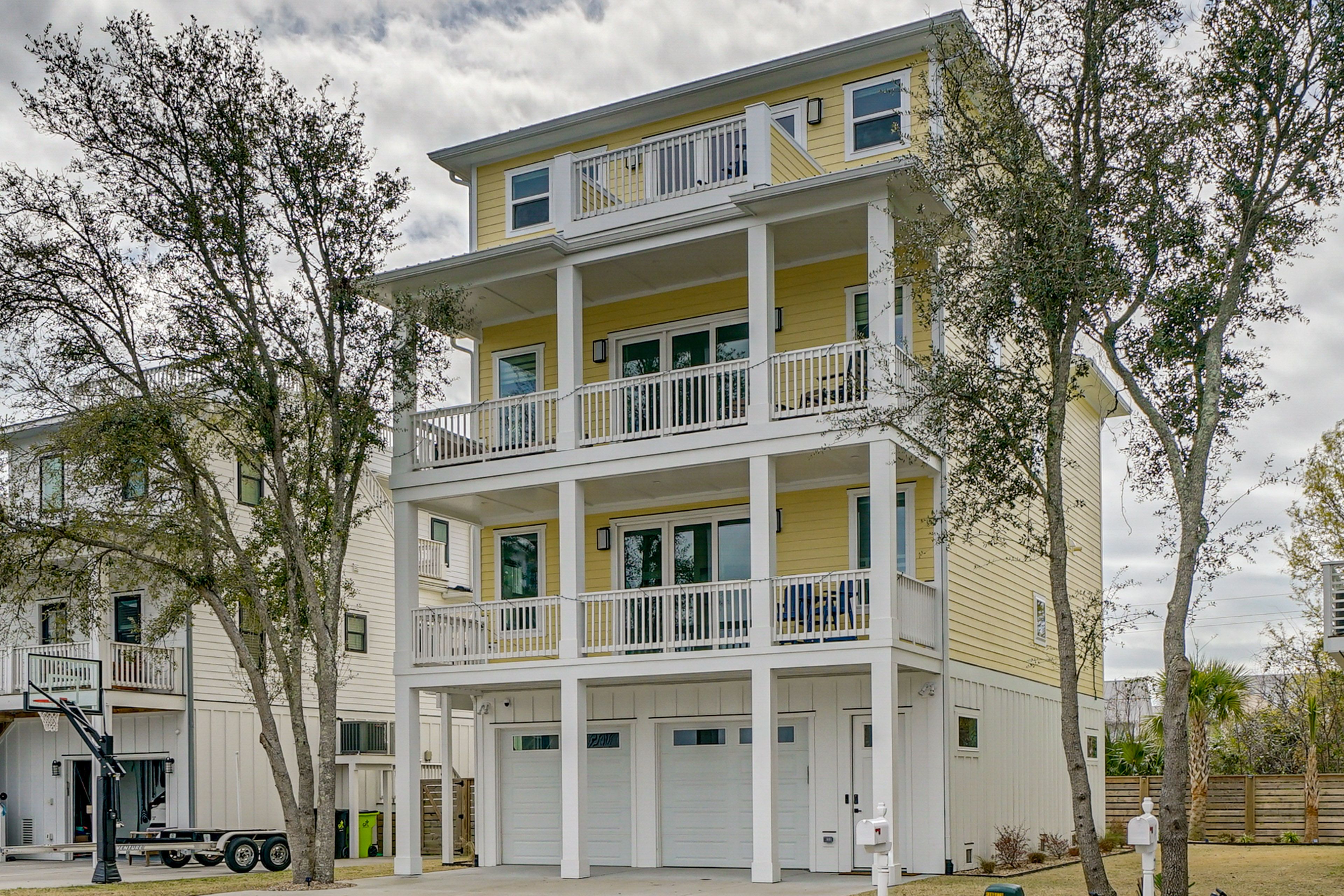 Parking | Garage (2 Vehicles) | Driveway (2 Vehicles)