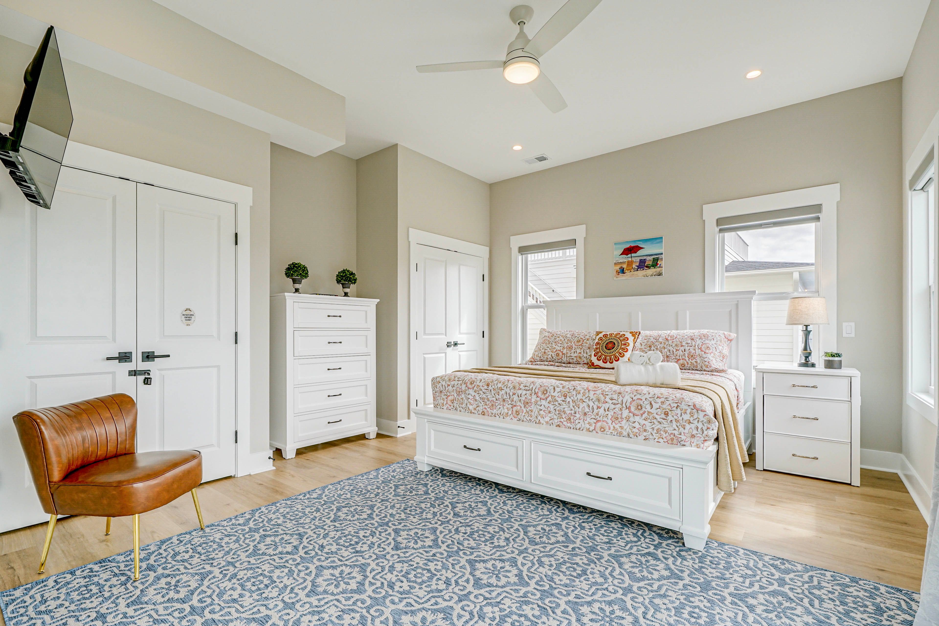 Bedroom 2 | King Bed | 4th Floor