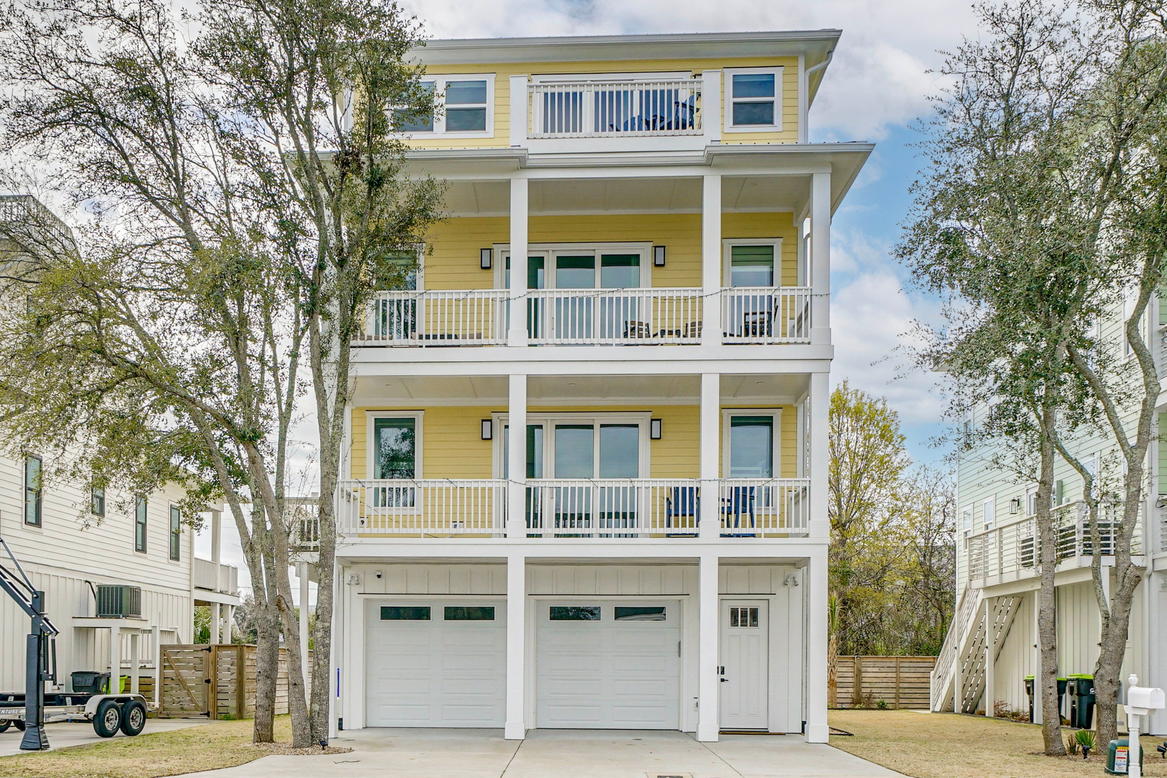 Parking | Garage (2 Vehicles) | Driveway (2 Vehicles)