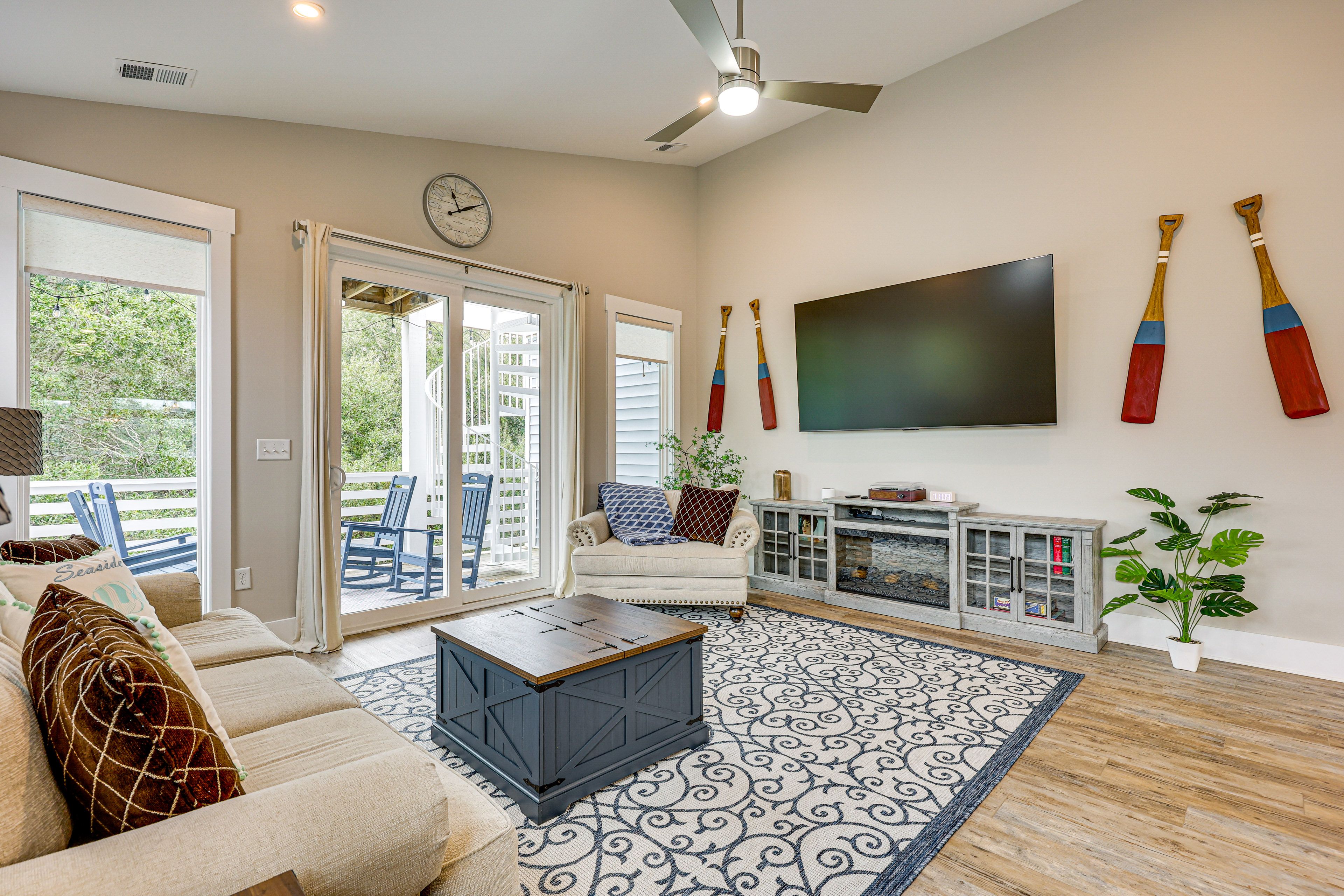 Living Room | Smart TV | Board Games