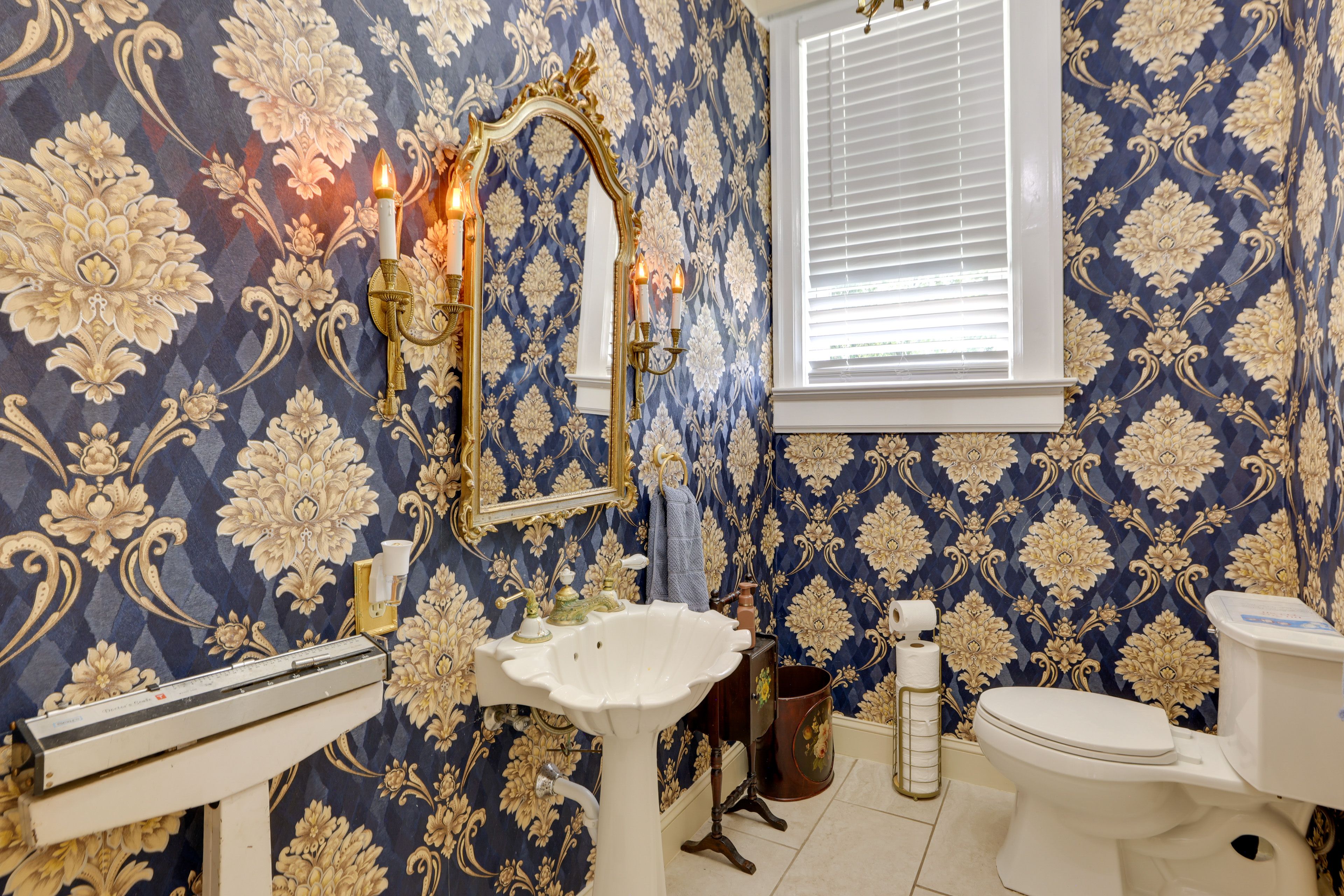 Half Bathroom | 1st Floor