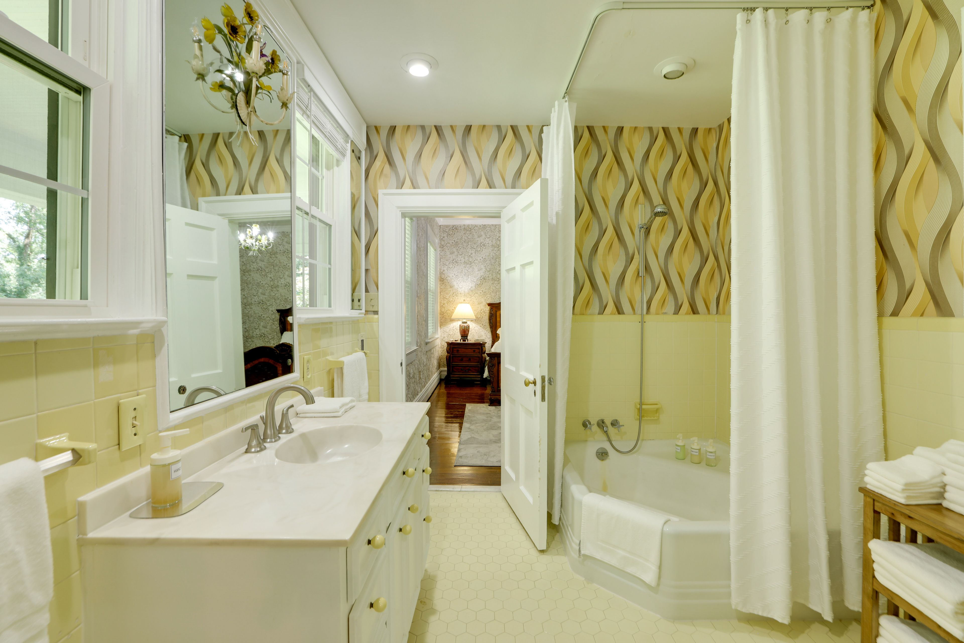 Full Bathroom | 2nd Floor