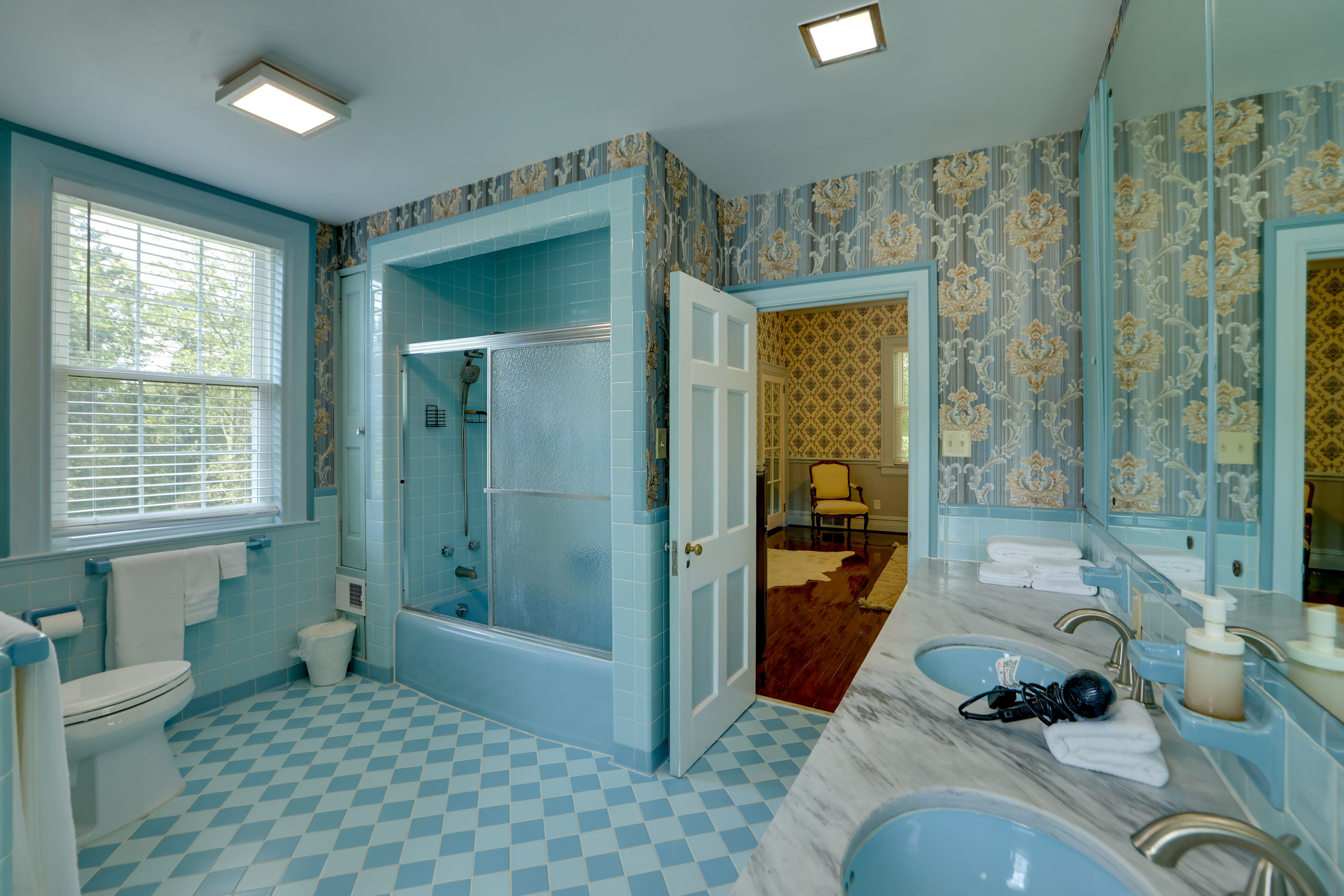 Full Bathroom | 2nd Floor