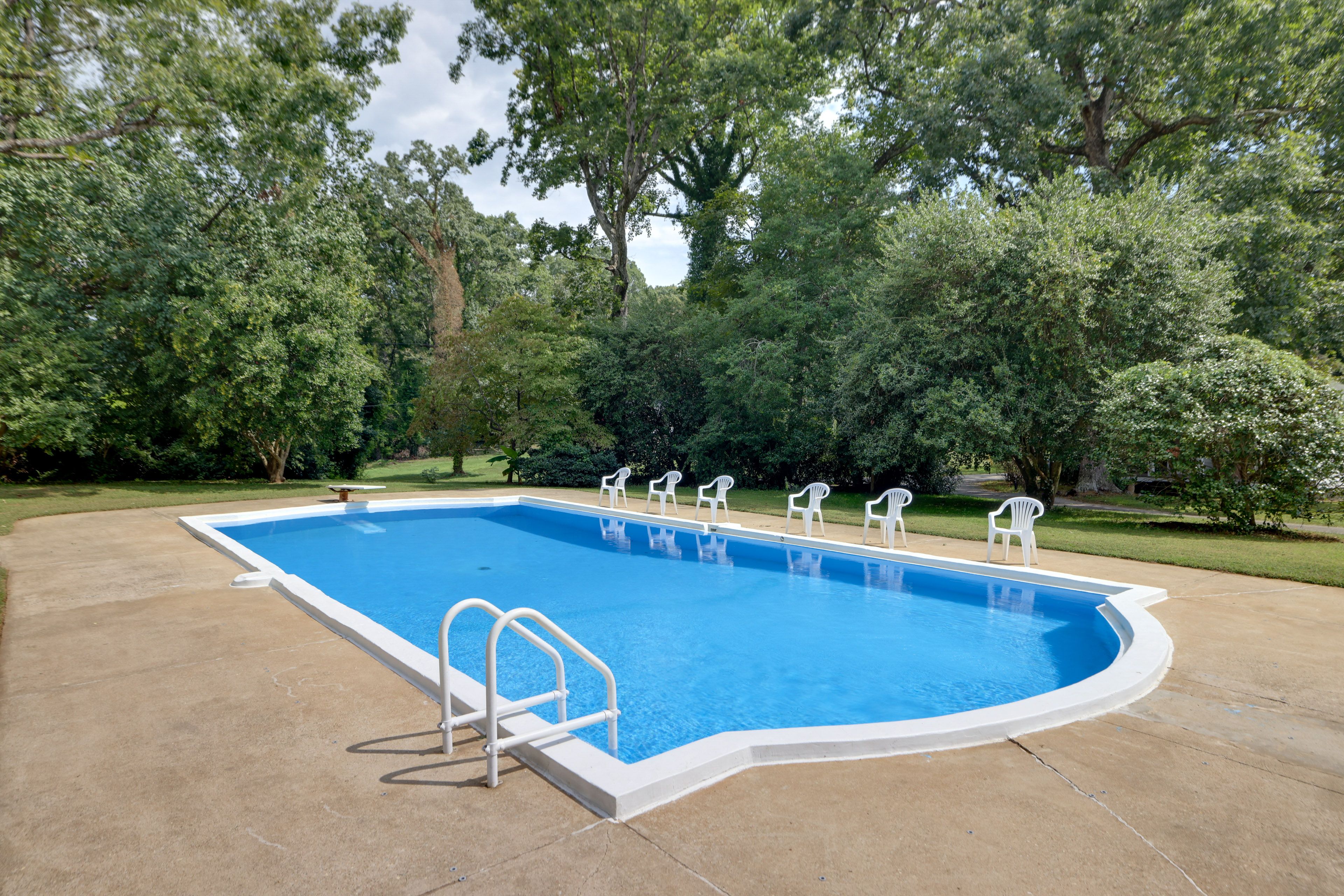 Shared Pool & Outdoor Space