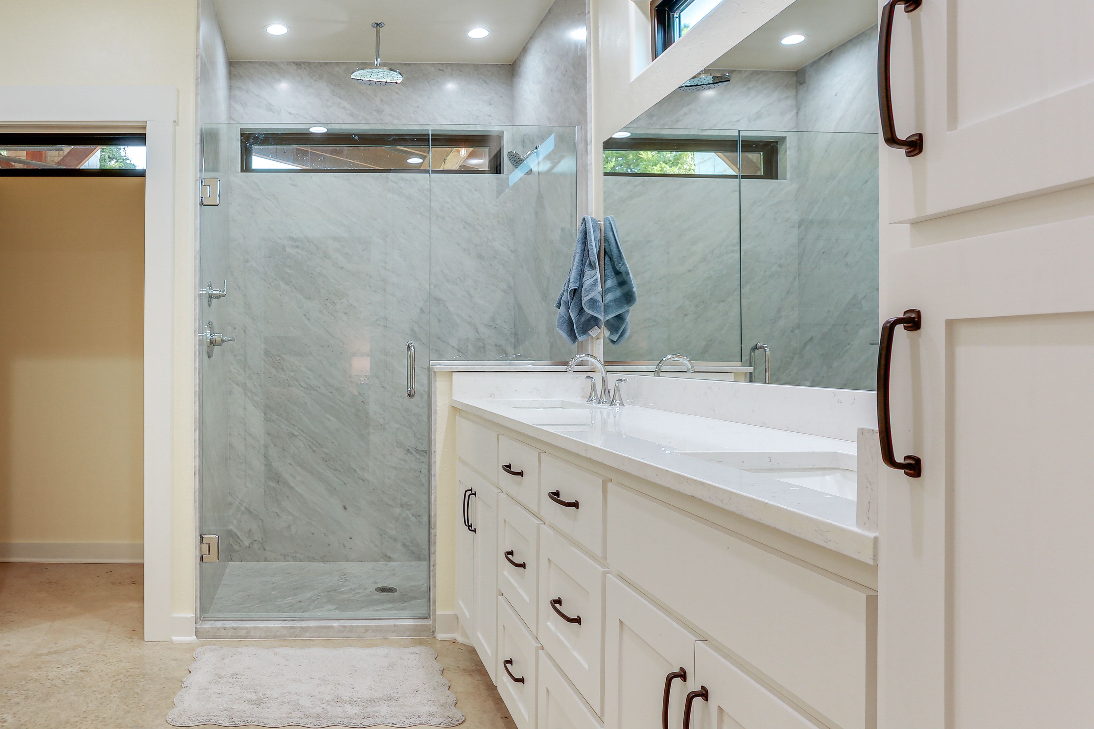 En-Suite Bathroom | Bathtub | Double Sinks | 1st Floor