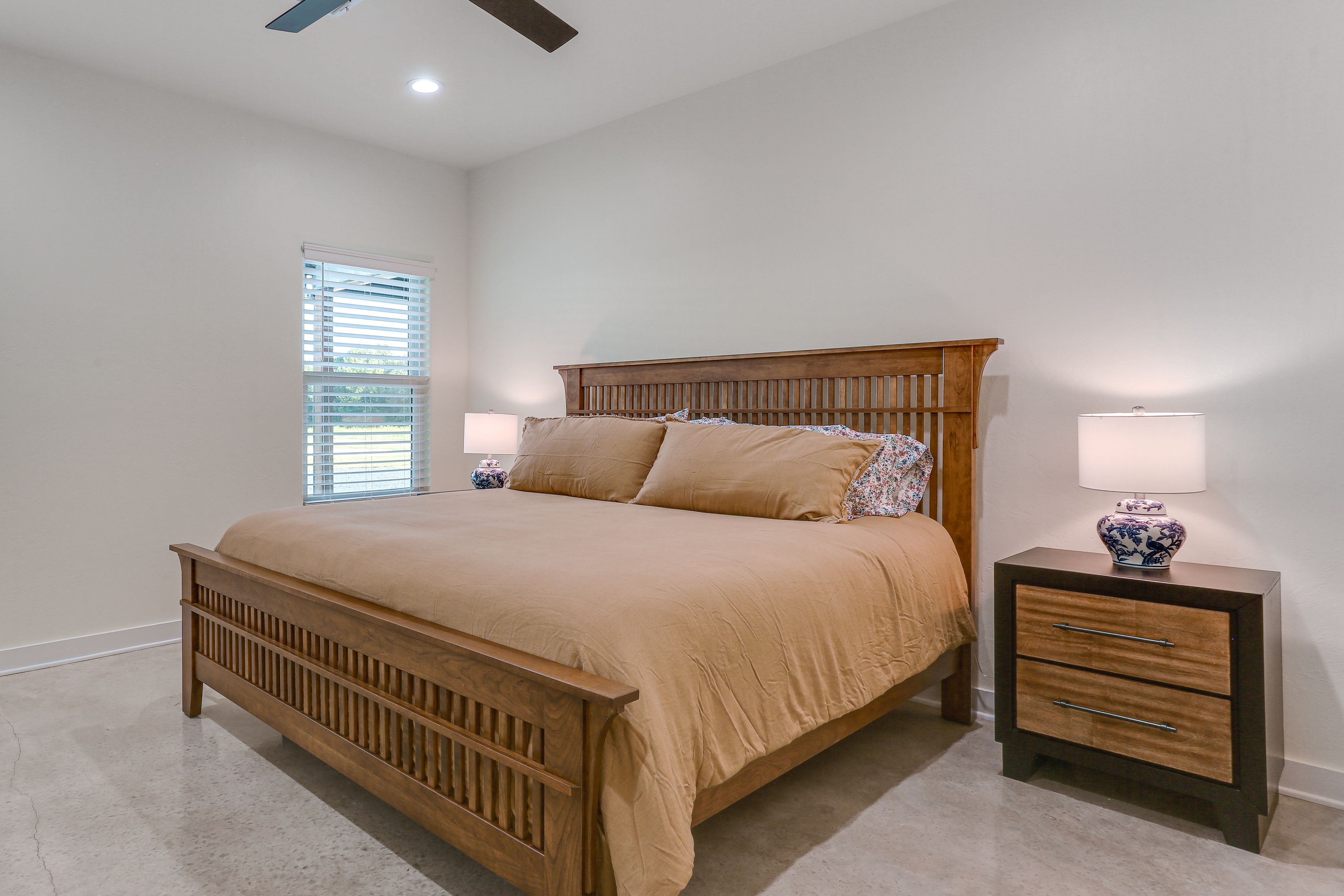 Bedroom 1 | King Bed | 1st Floor