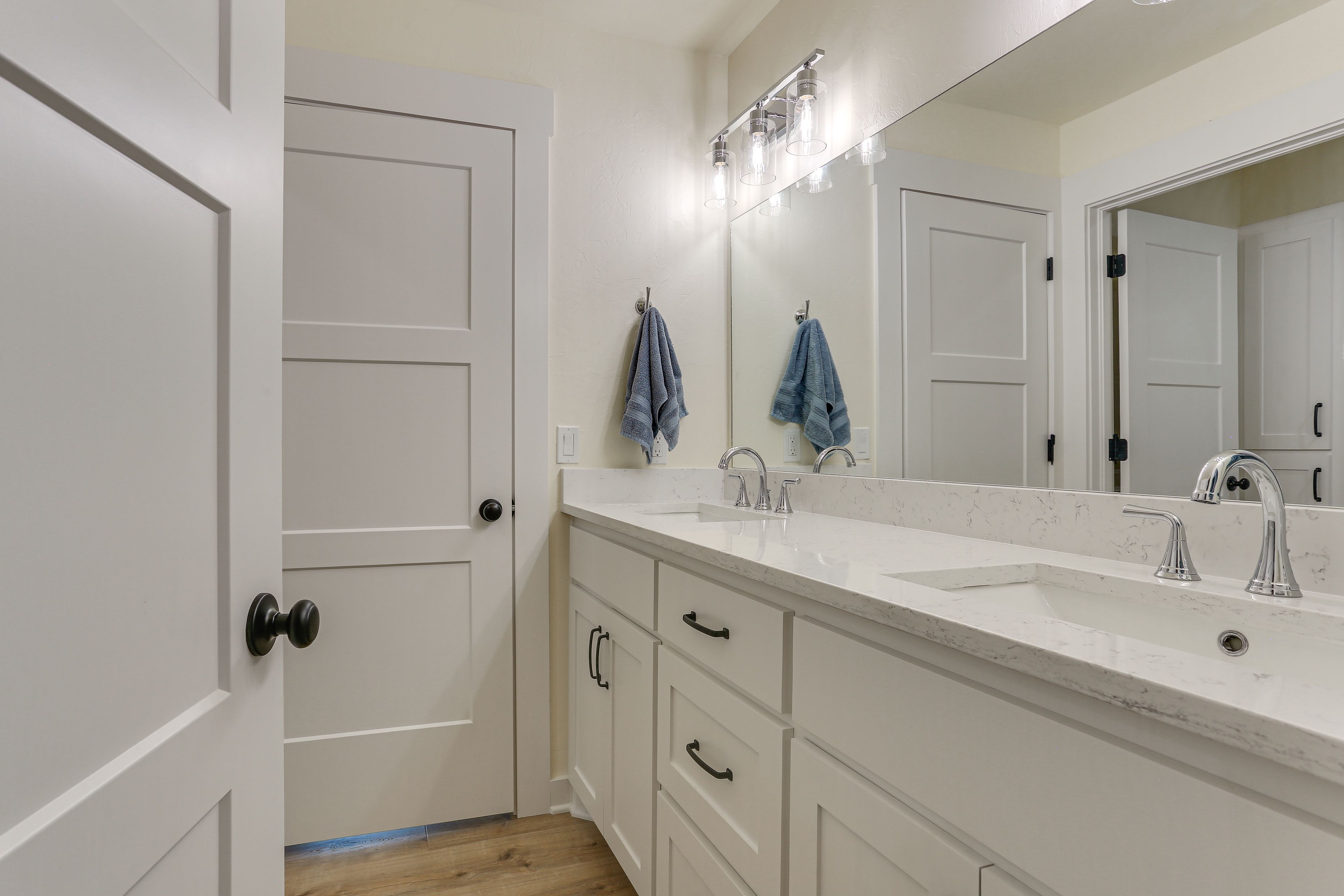 Bathroom | Bathtub/Shower | 2nd Floor