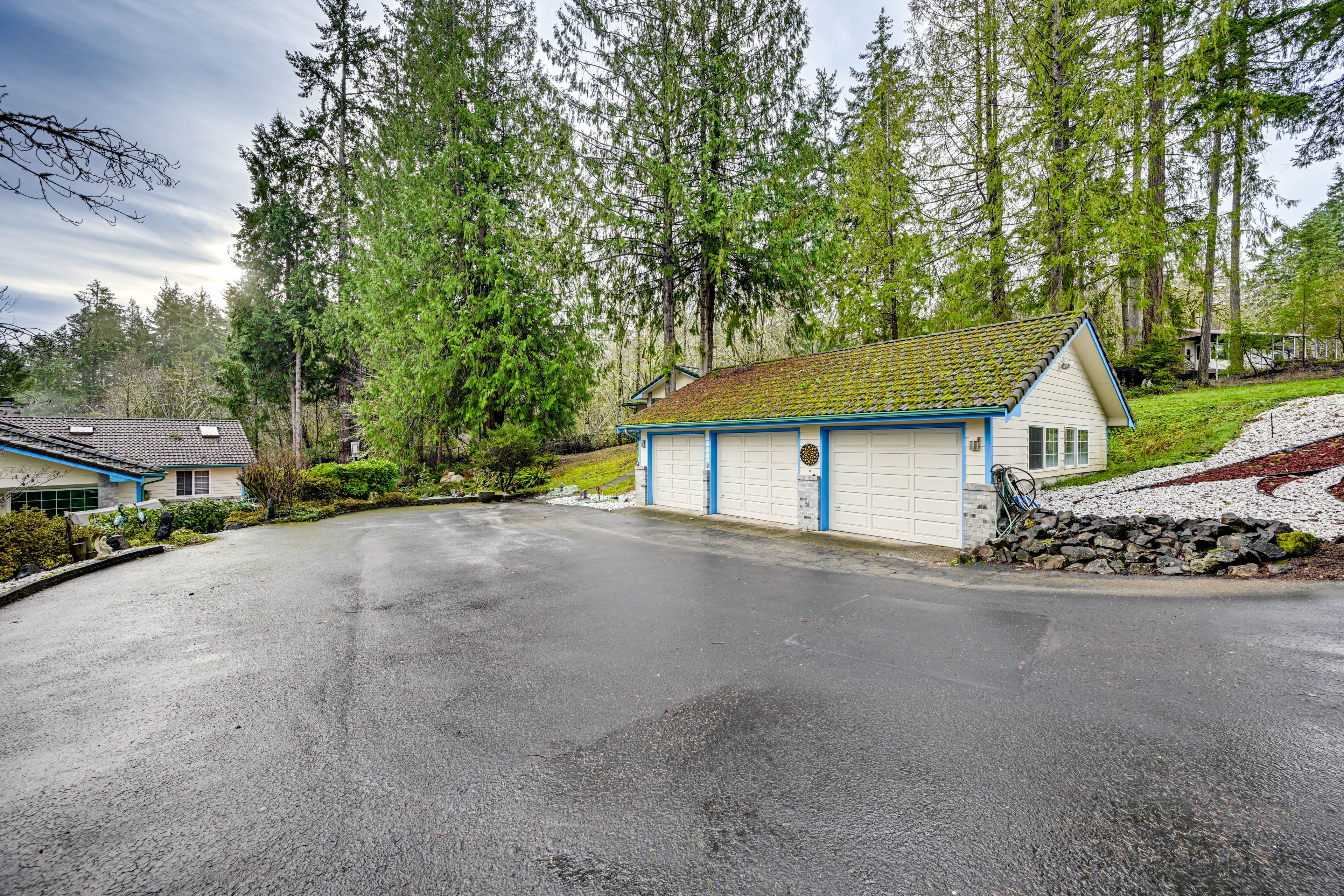 Parking | Driveway (5 Vehicles)