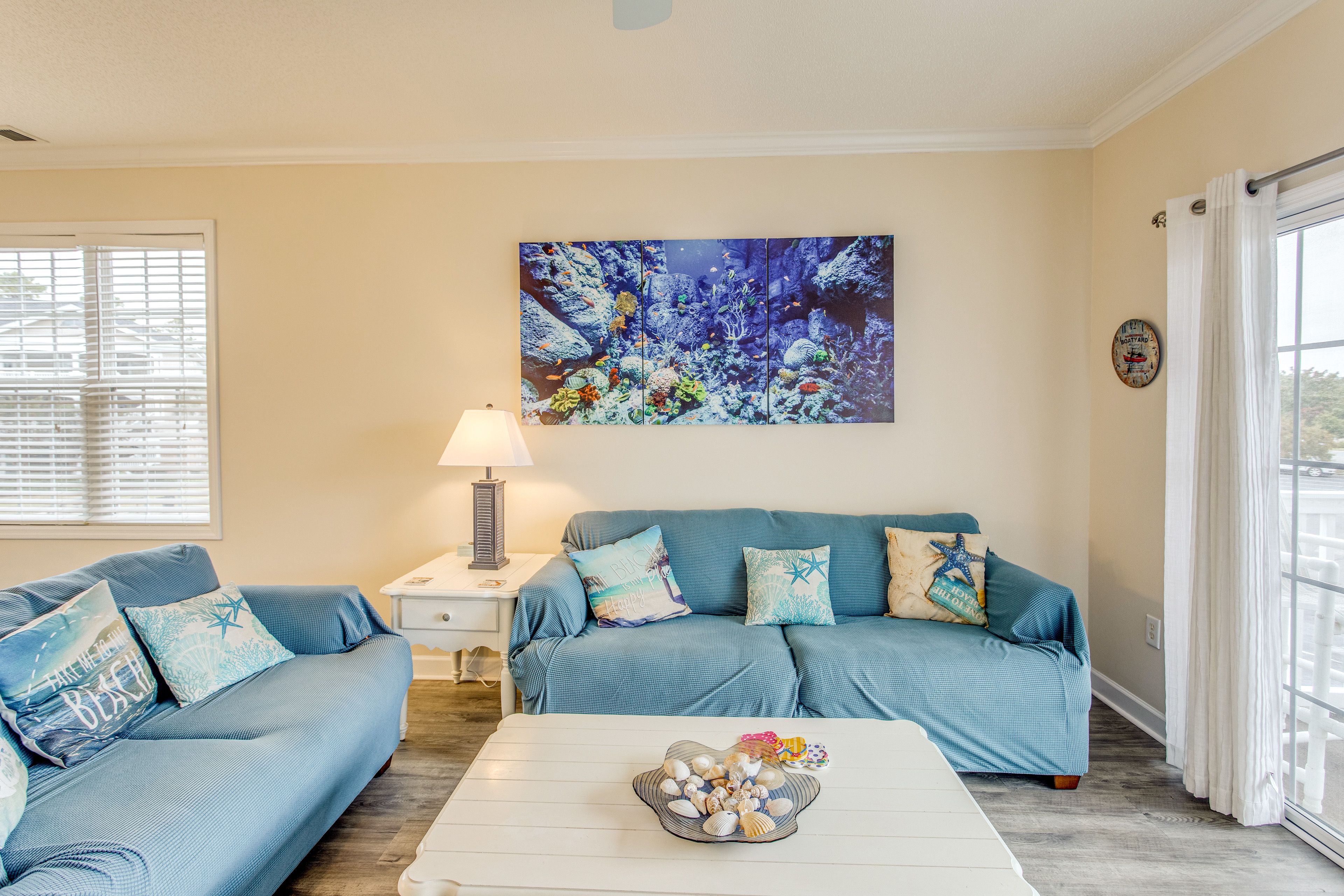 Living Room | Smart TV | Free WiFi