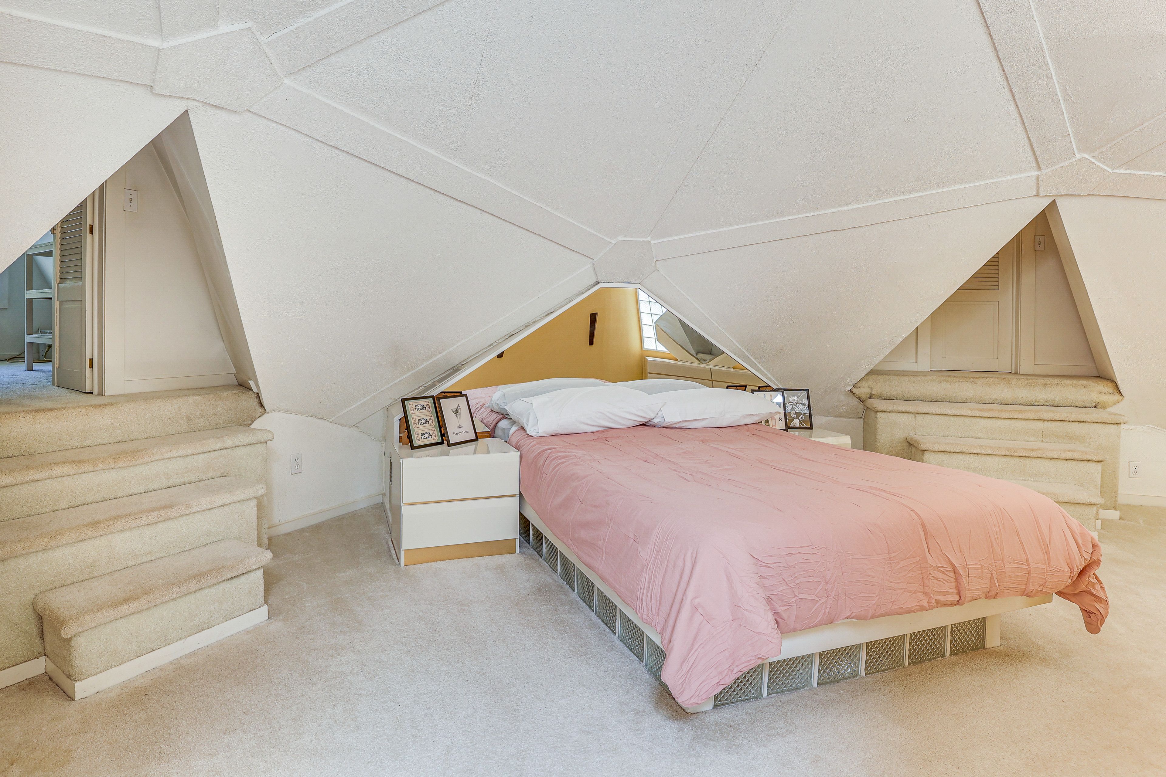 Bedroom 1 | Upper Level | Queen Bed | En-Suite Bathroom