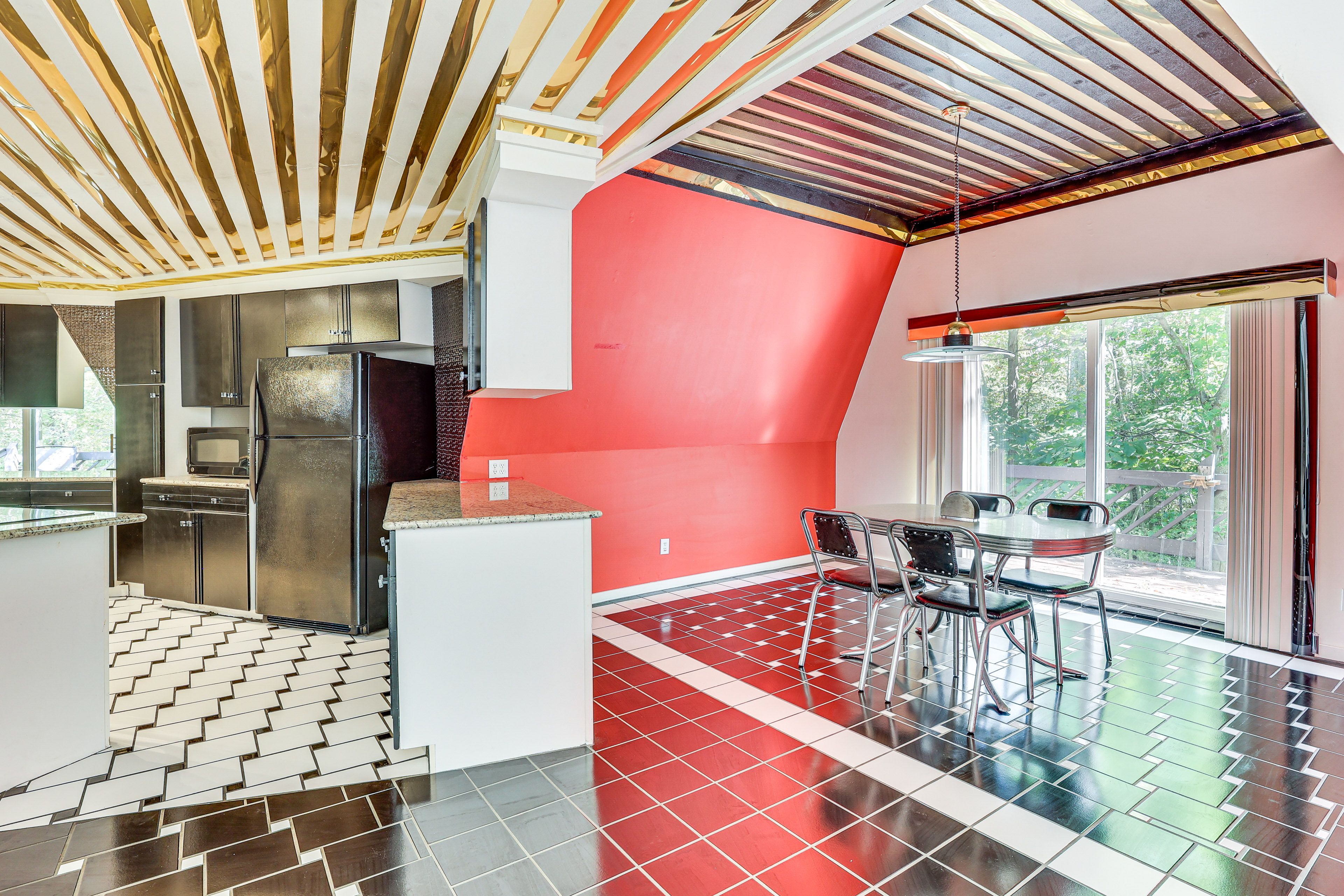 Dining Area | Main Level | Dishware & Flatware Provided