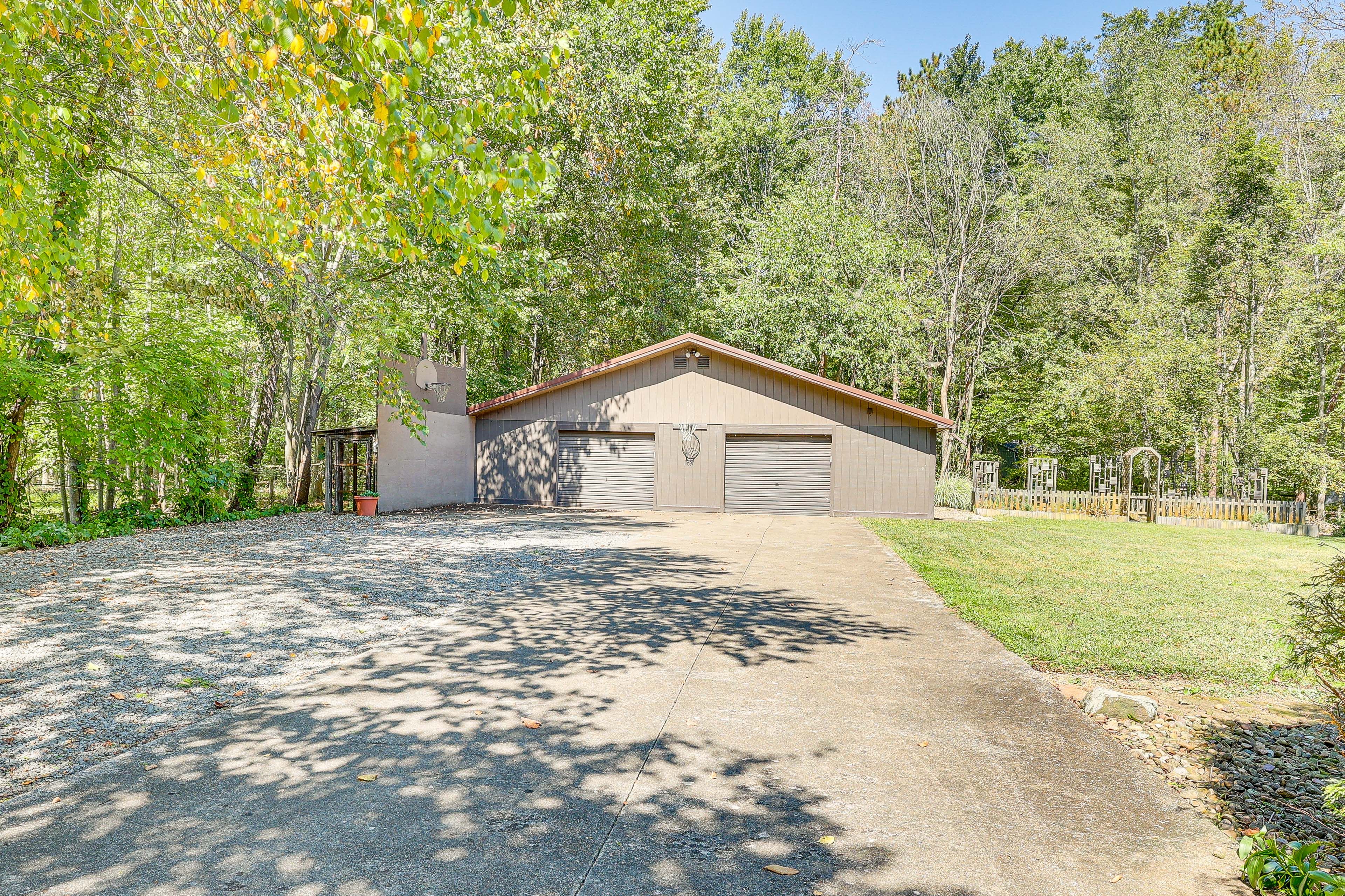 Parking | Driveway (6 Vehicles)