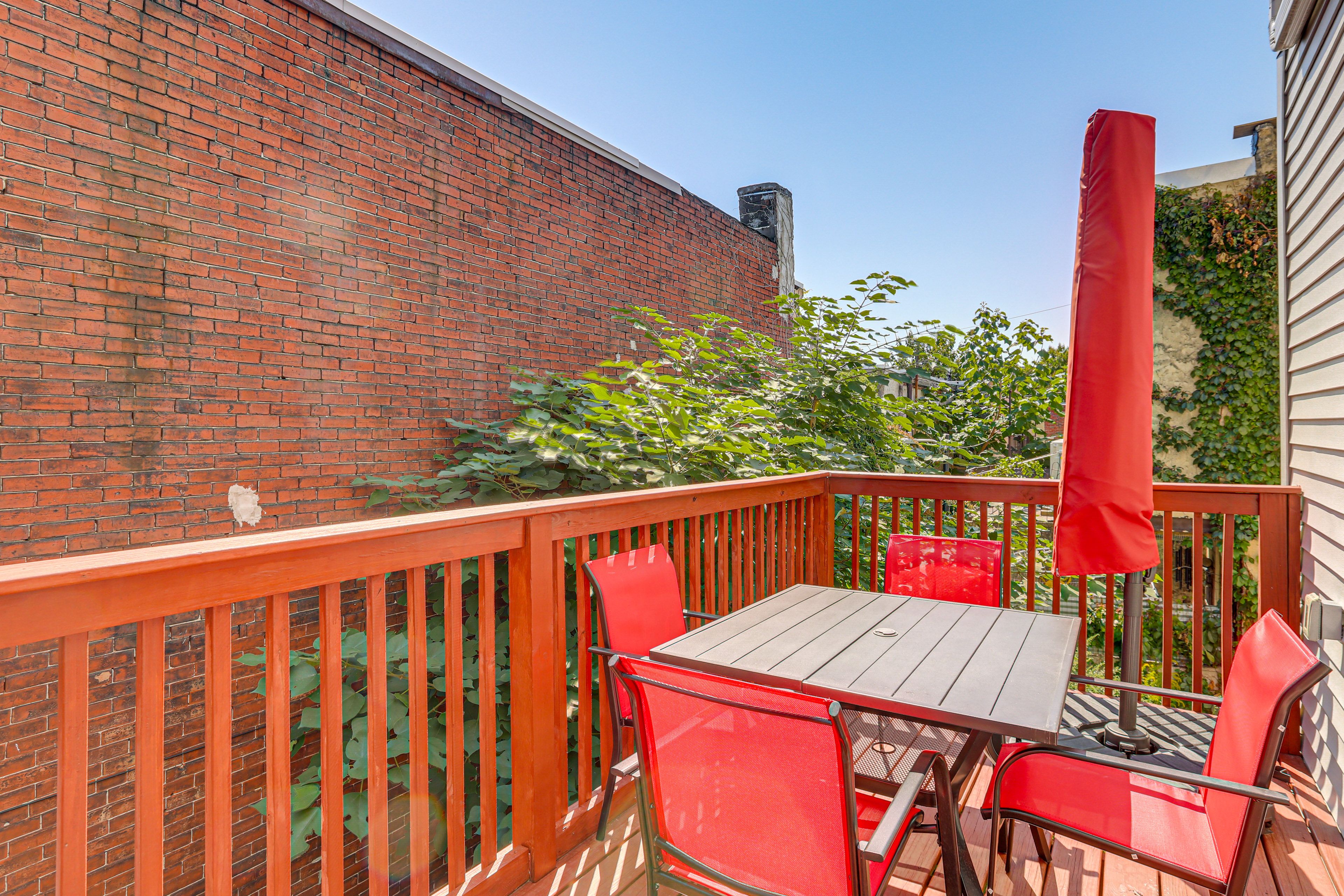 Balcony | Outdoor Dining Area