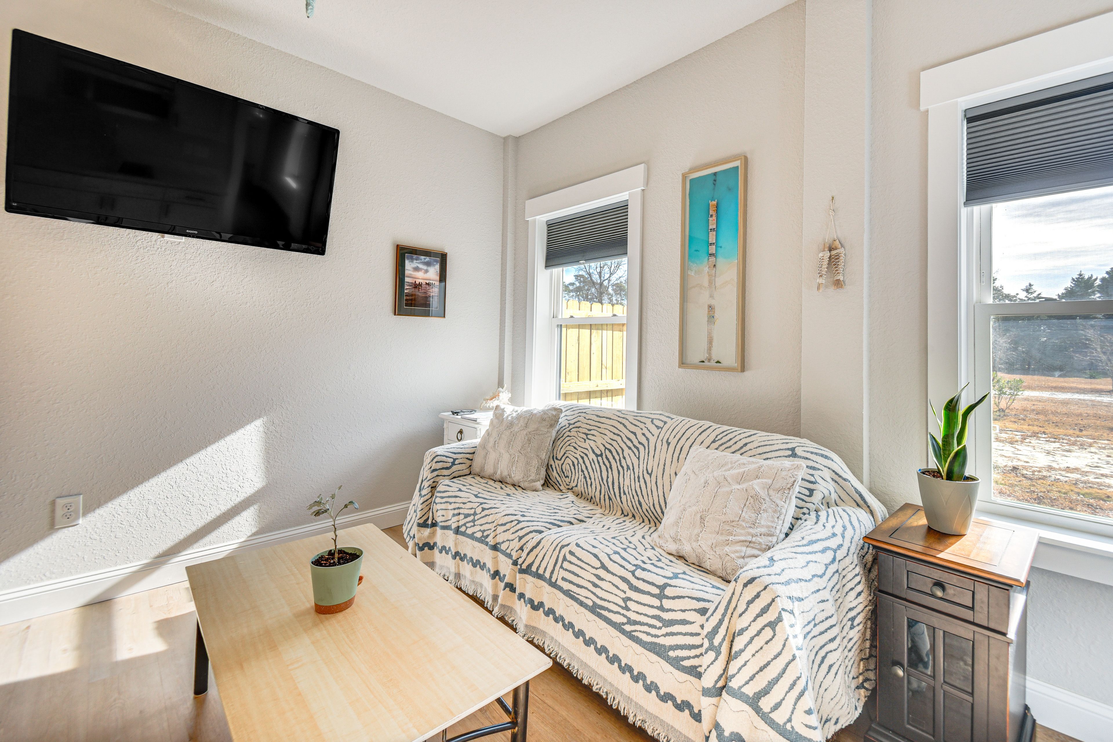 Open Living Space | Smart TV