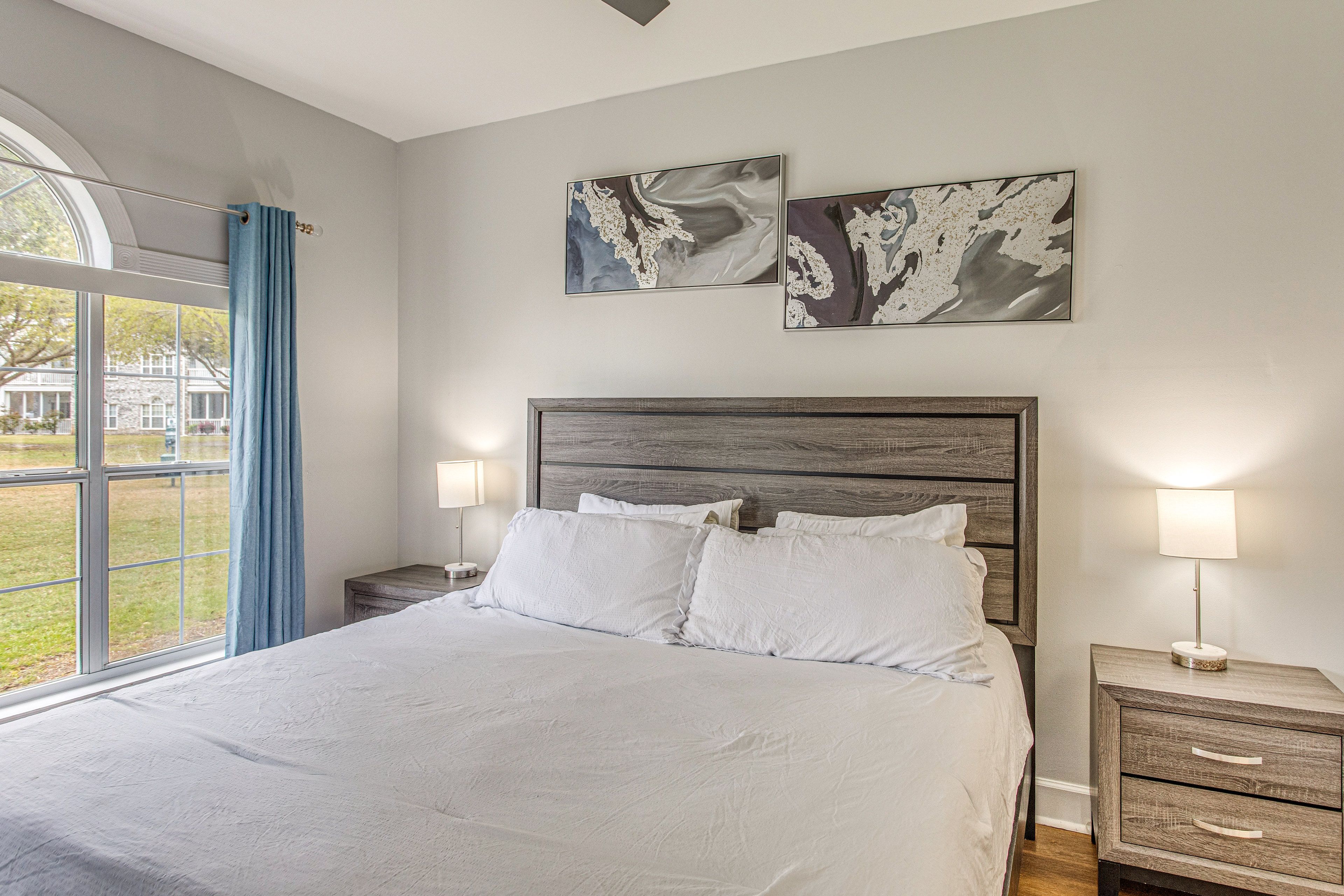 Bedroom 1 | King Bed