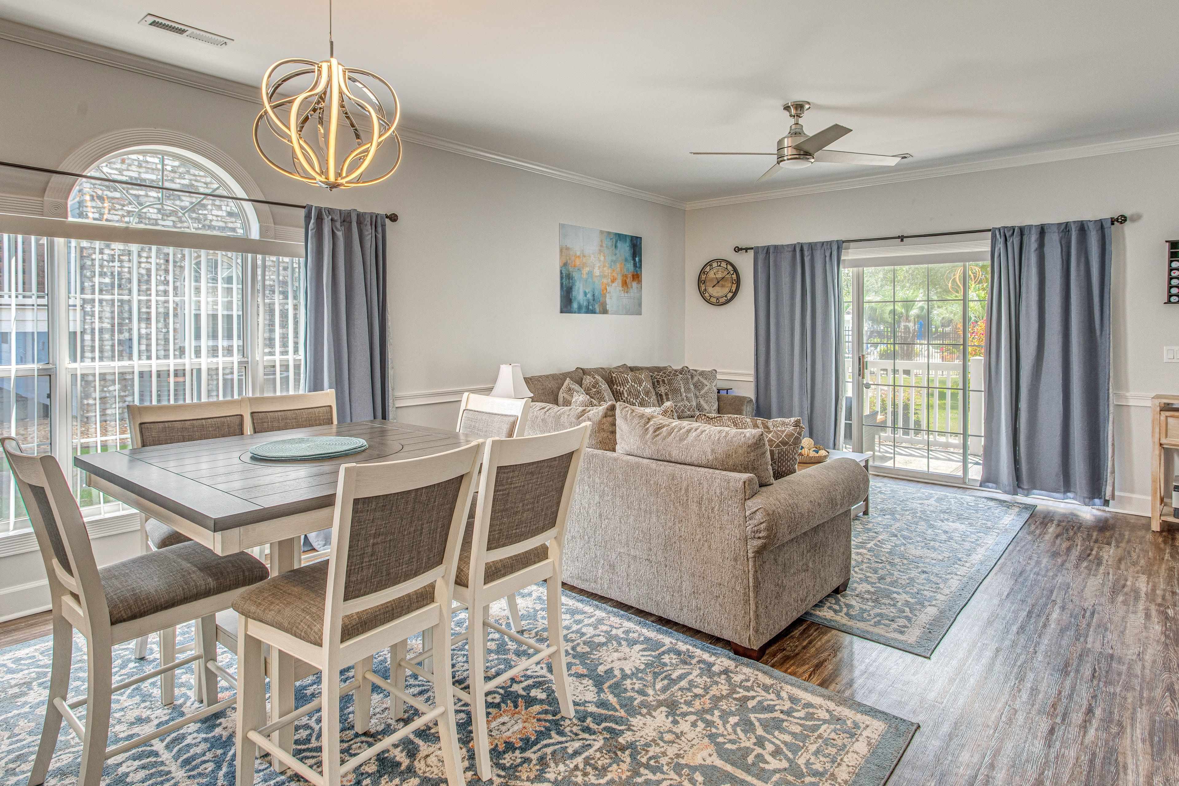 Dining Area | Dishes & Flatware Provided