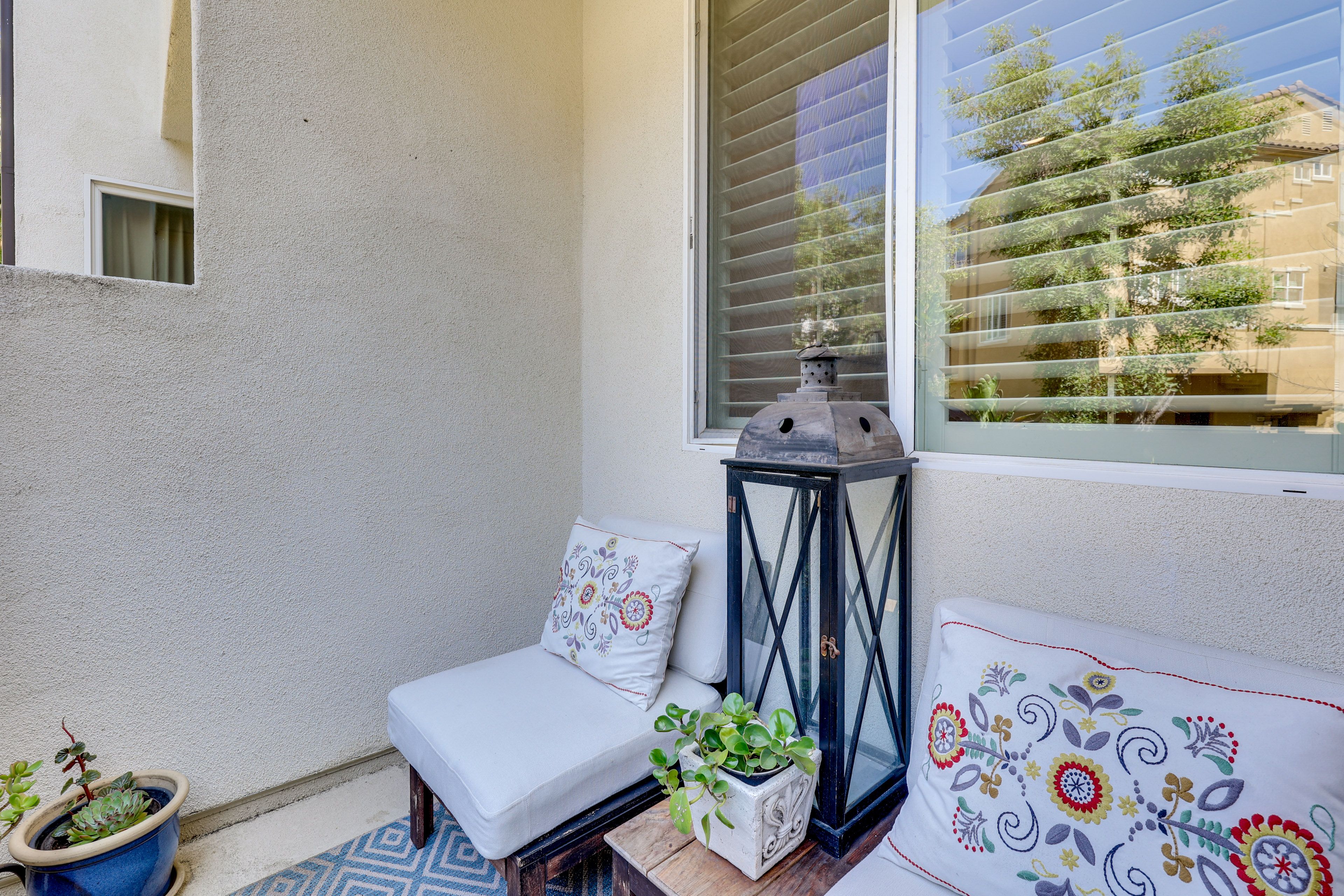 Private Balcony | Seating