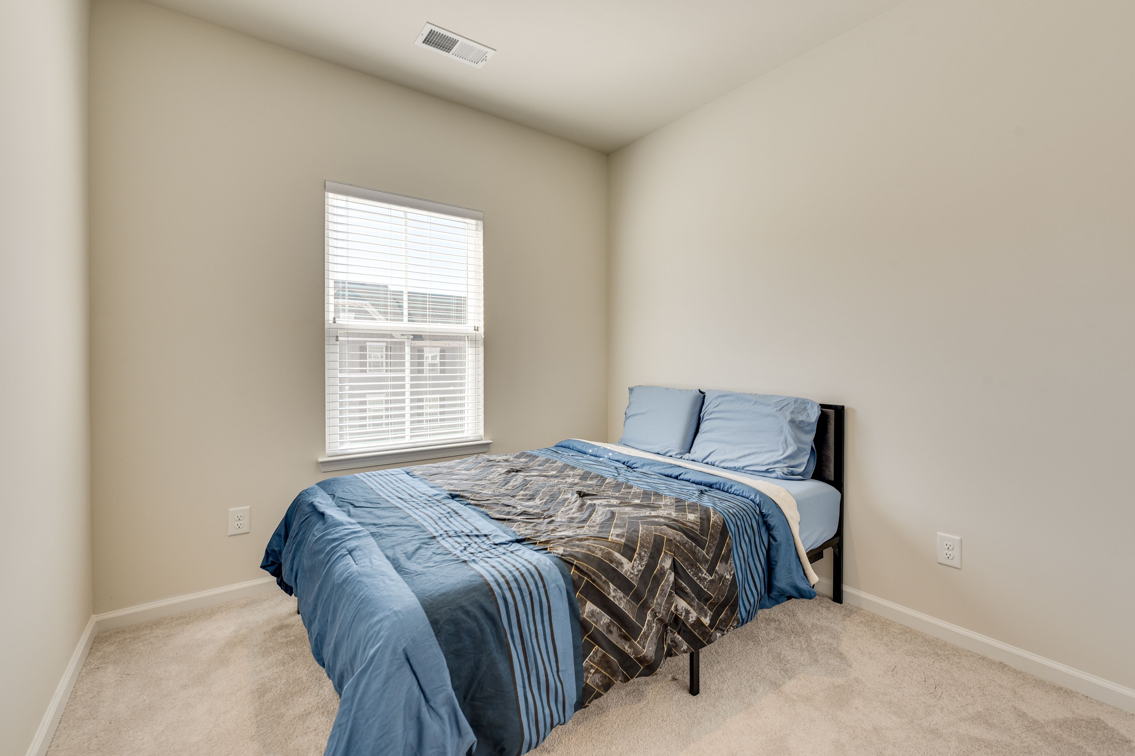 Bedroom 3 | Queen Bed | Upper Floor