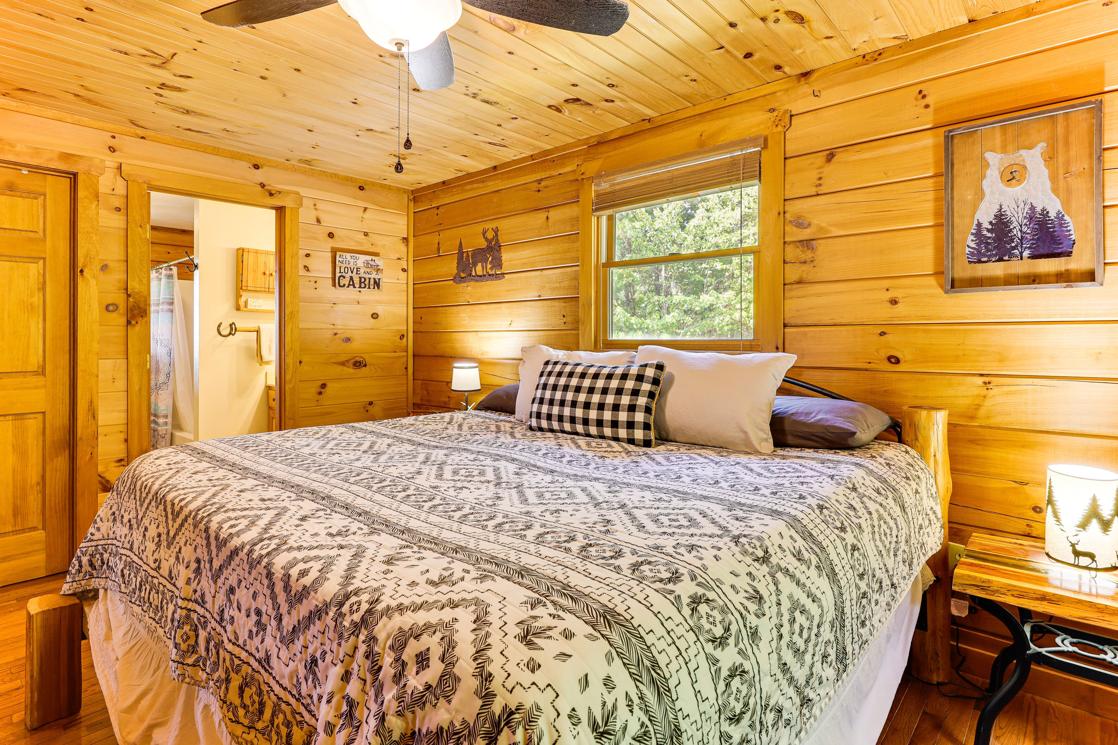 Bedroom 1 | King Bed | En-Suite Bathroom