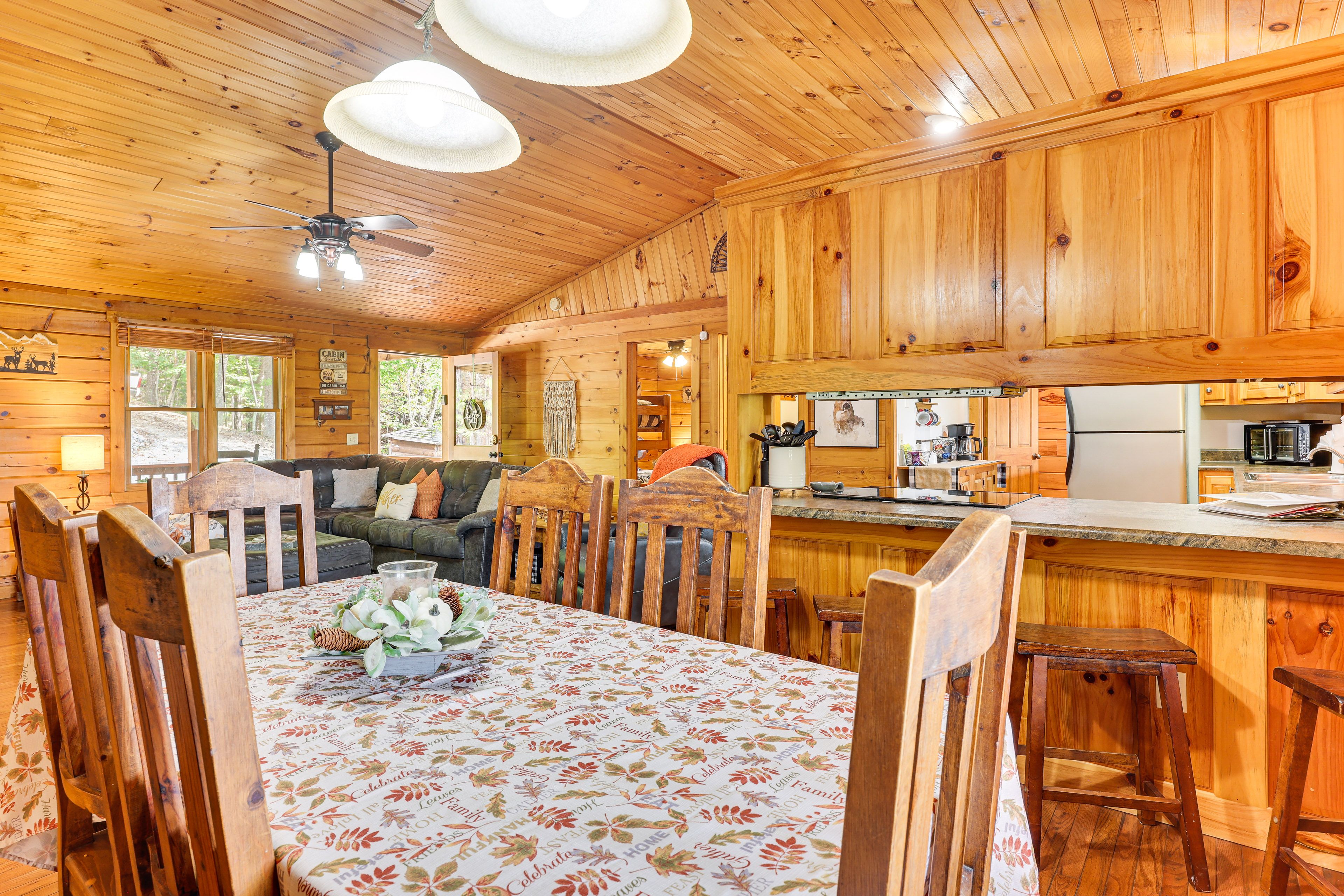 Dining Area | Dishes & Flatware Provided