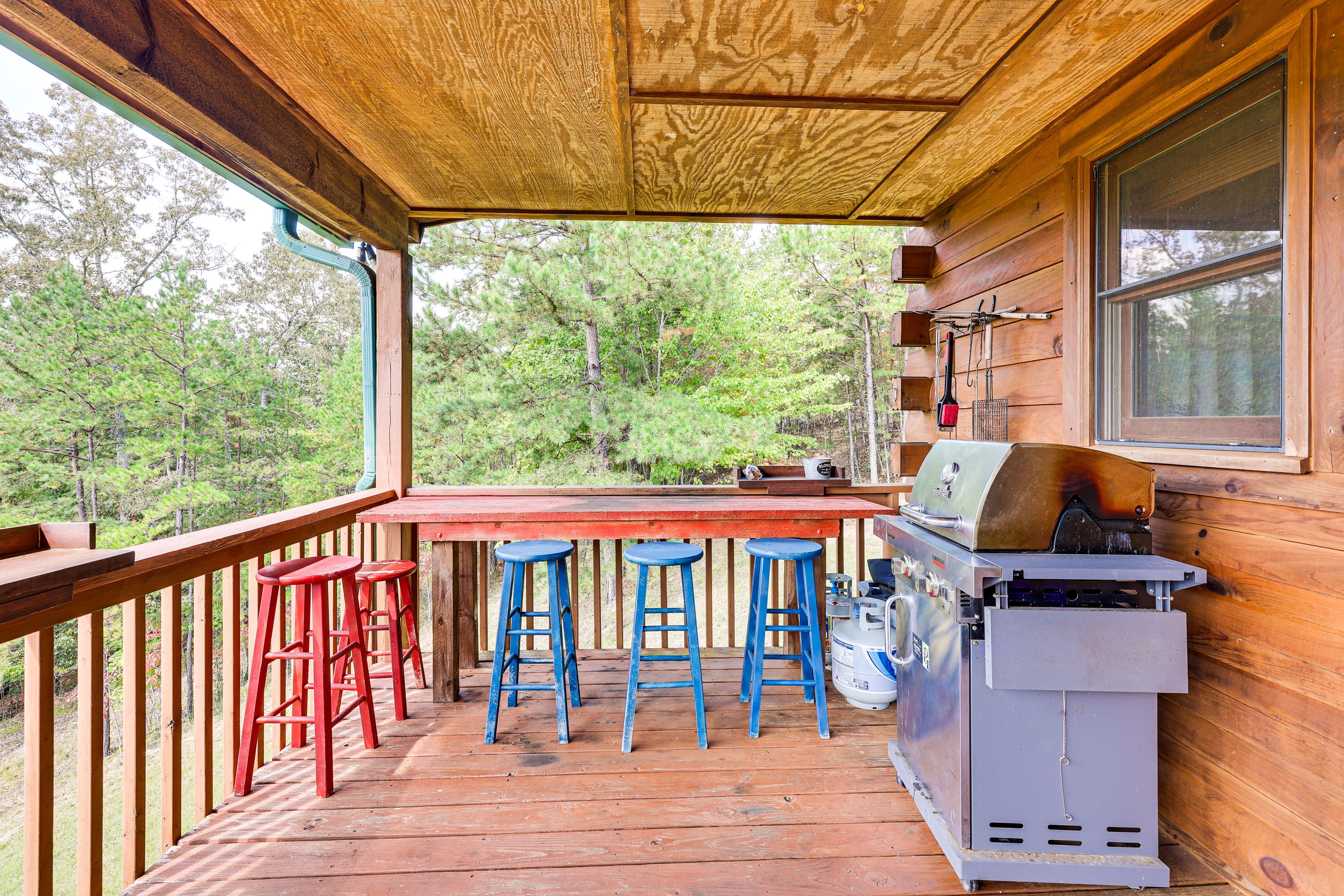 Covered Deck | Gas Grill | Seating & Dining