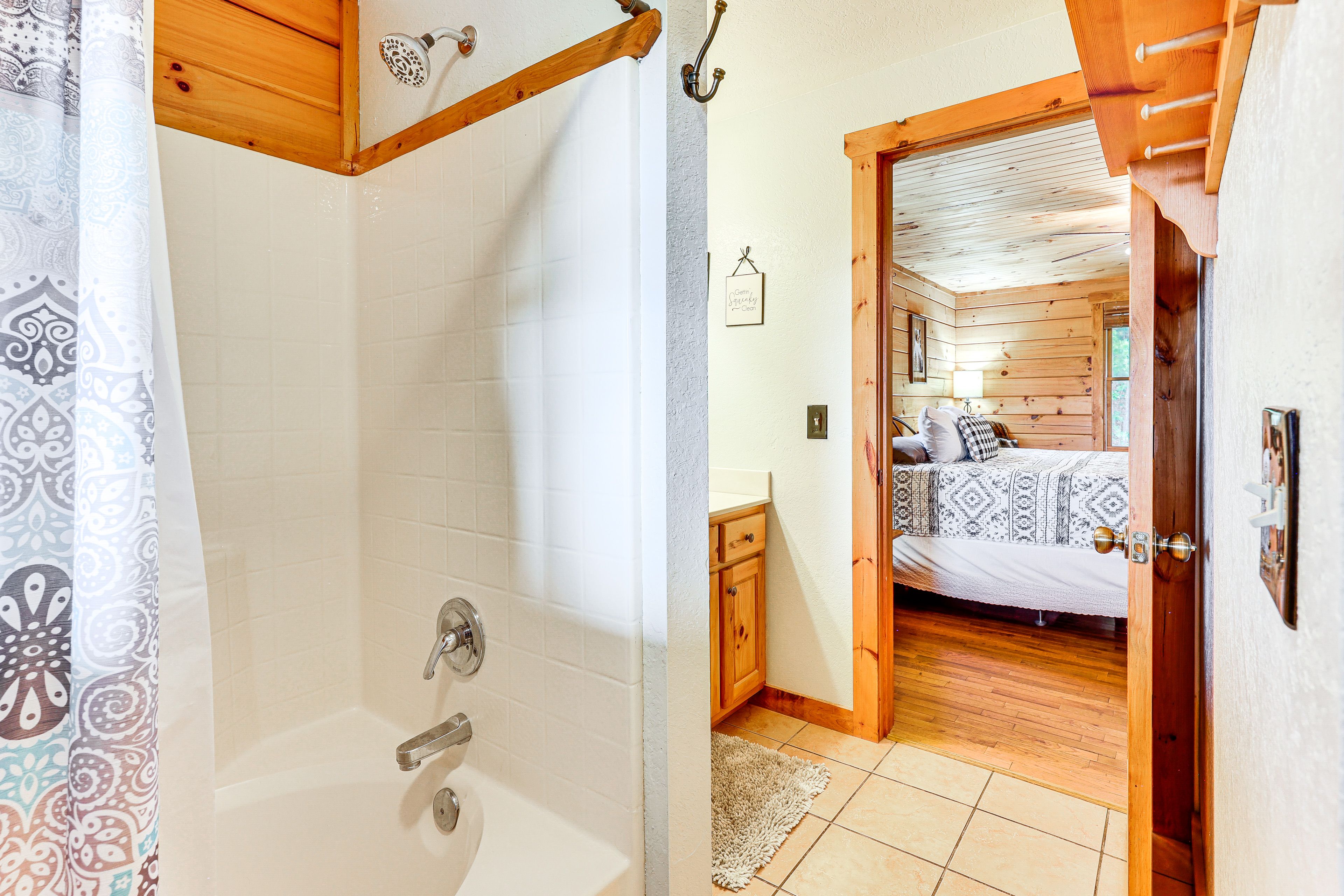 En-Suite Bathroom | Towels & Linens Provided