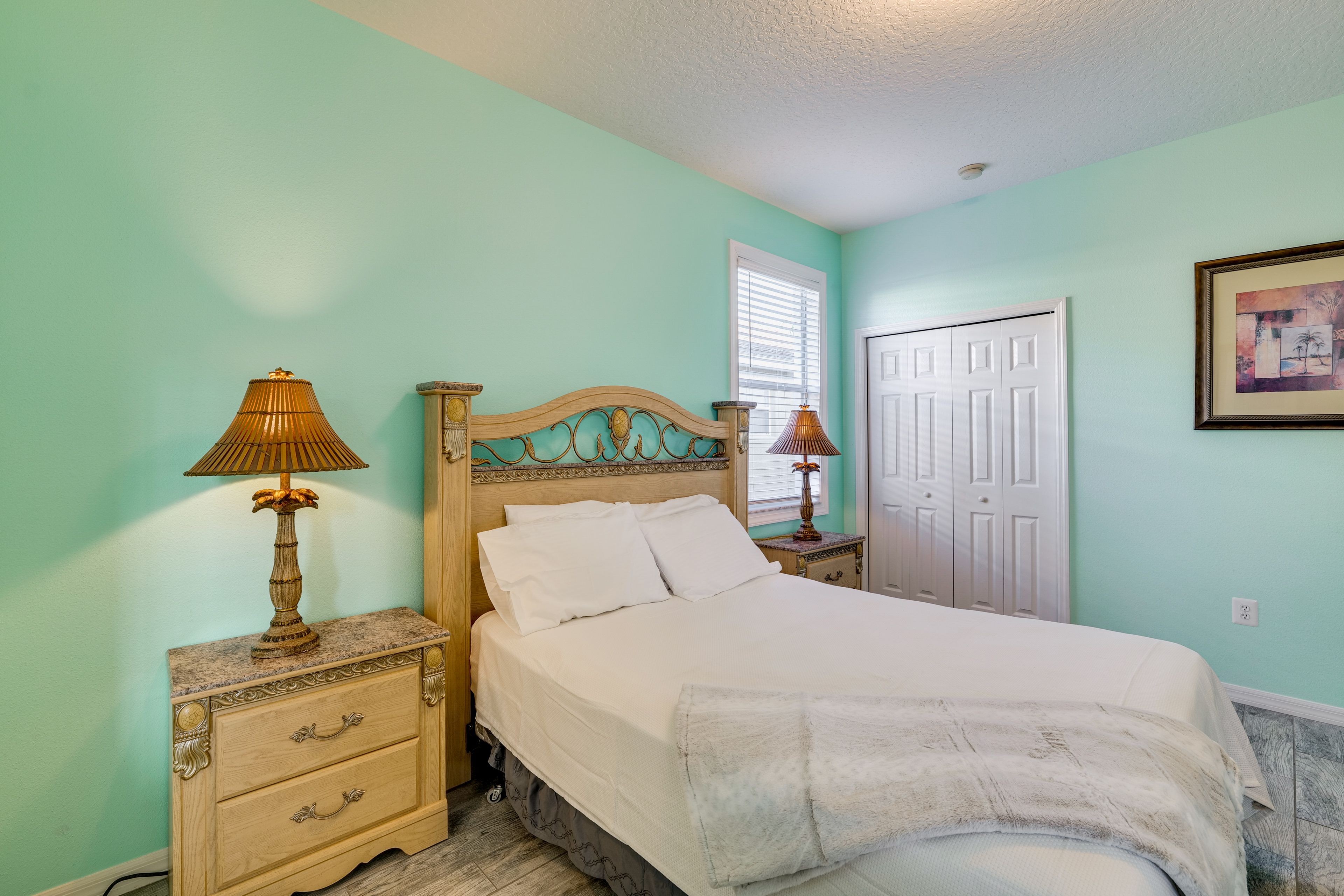 Bedroom 2 | Queen Bed