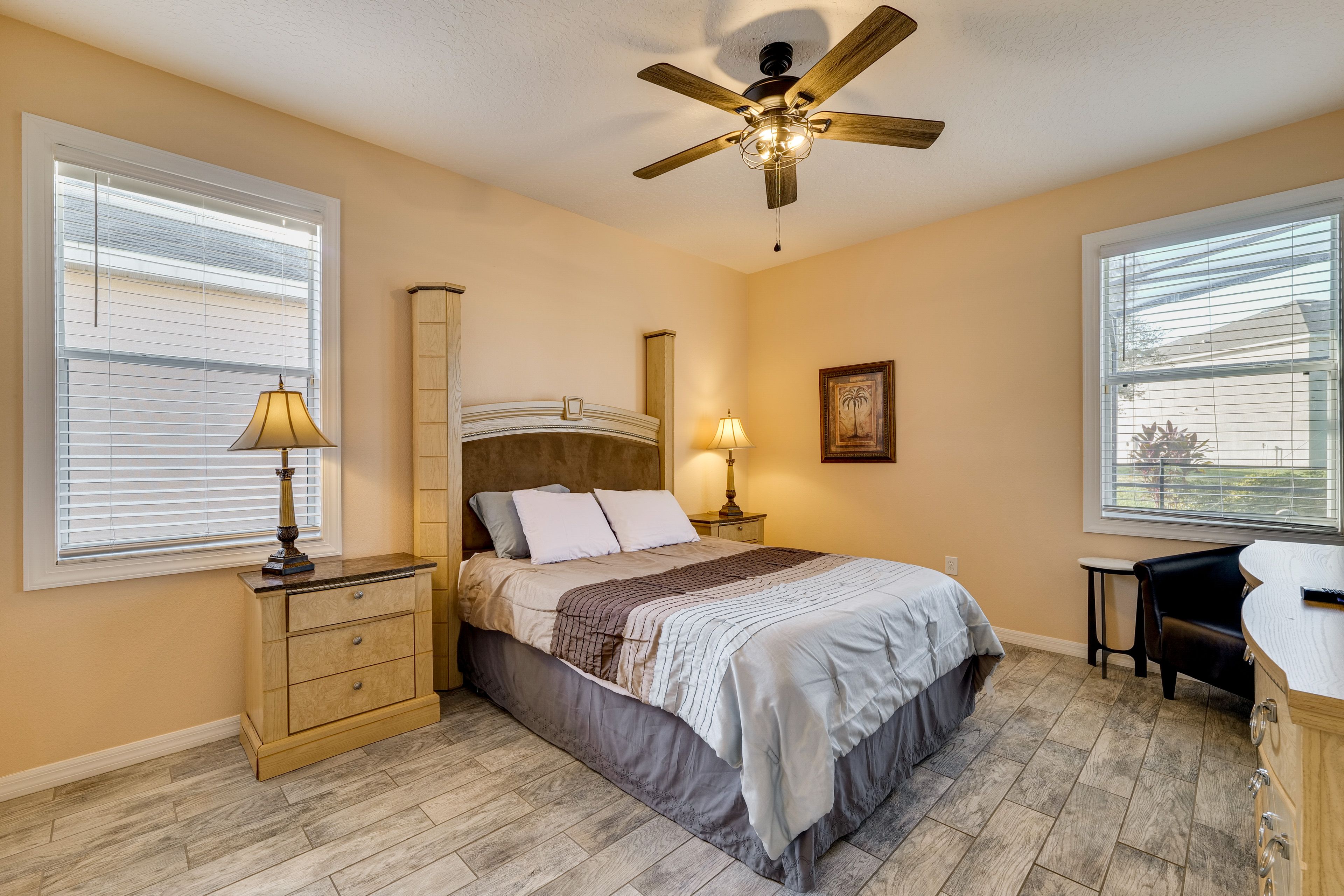 Bedroom 1 | Queen Bed | TV