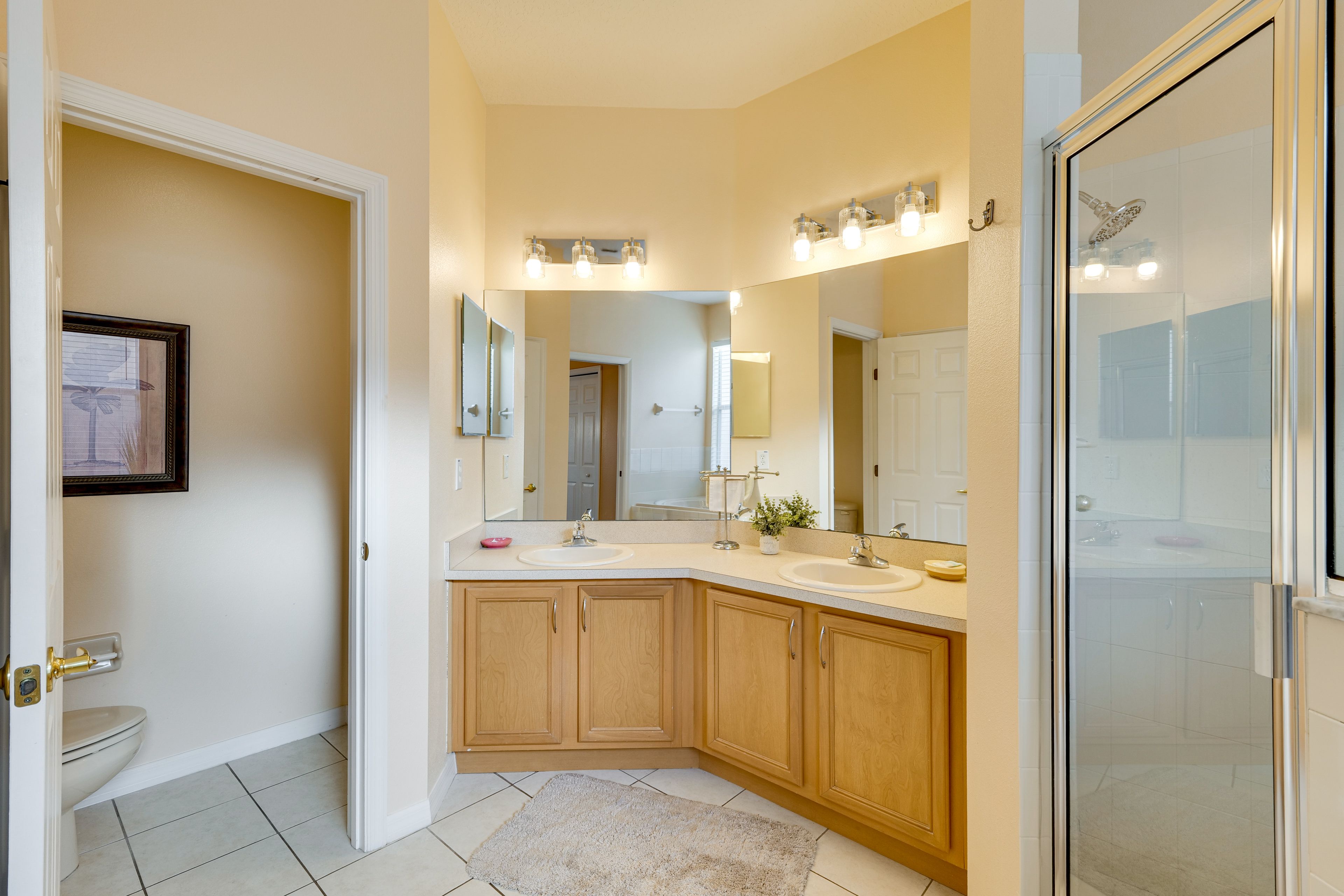 En-Suite Bathroom | Towels Provided