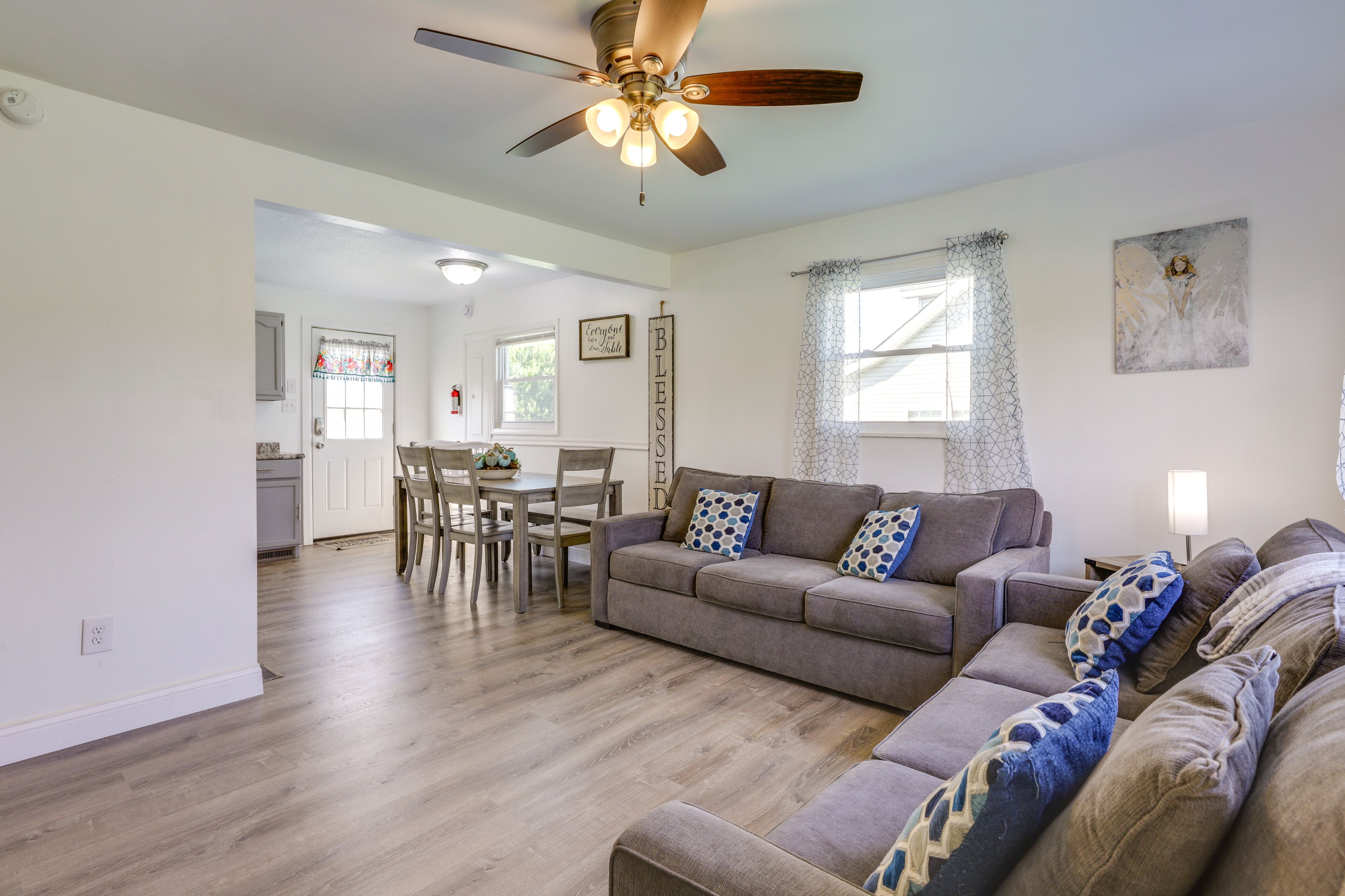 Living Room | Sleeper Sofa | Free WiFi | Smart TV