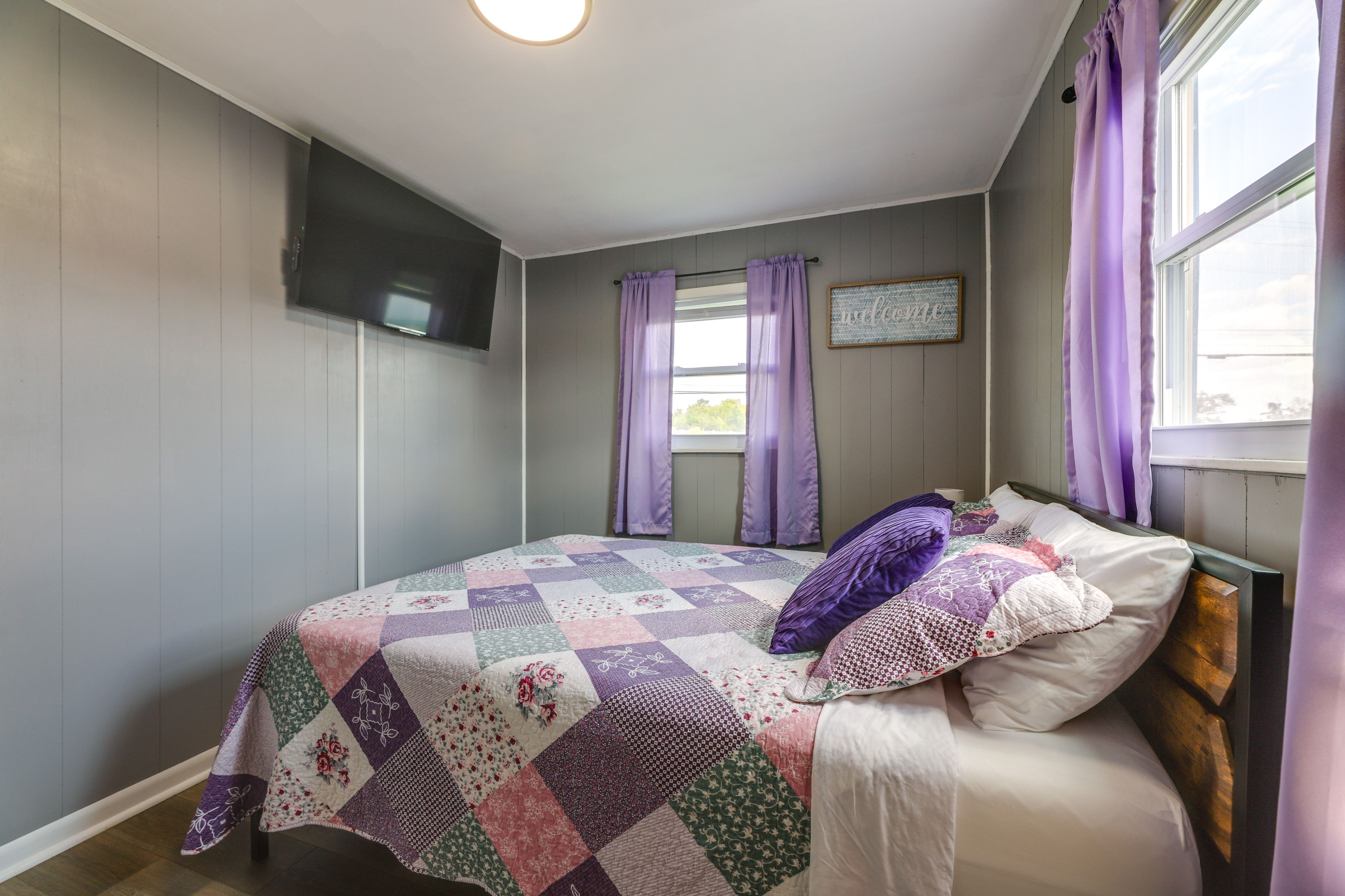Bedroom 2 | Queen Bed