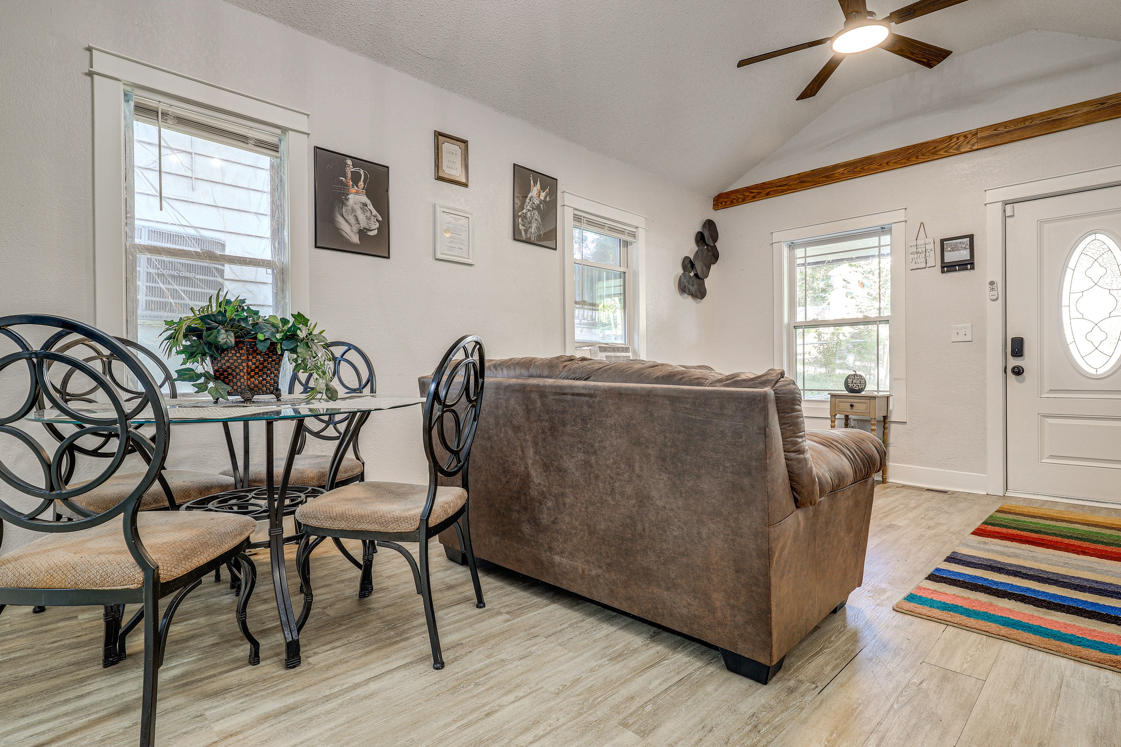 Dining Area | Dishware/Flatware Provided
